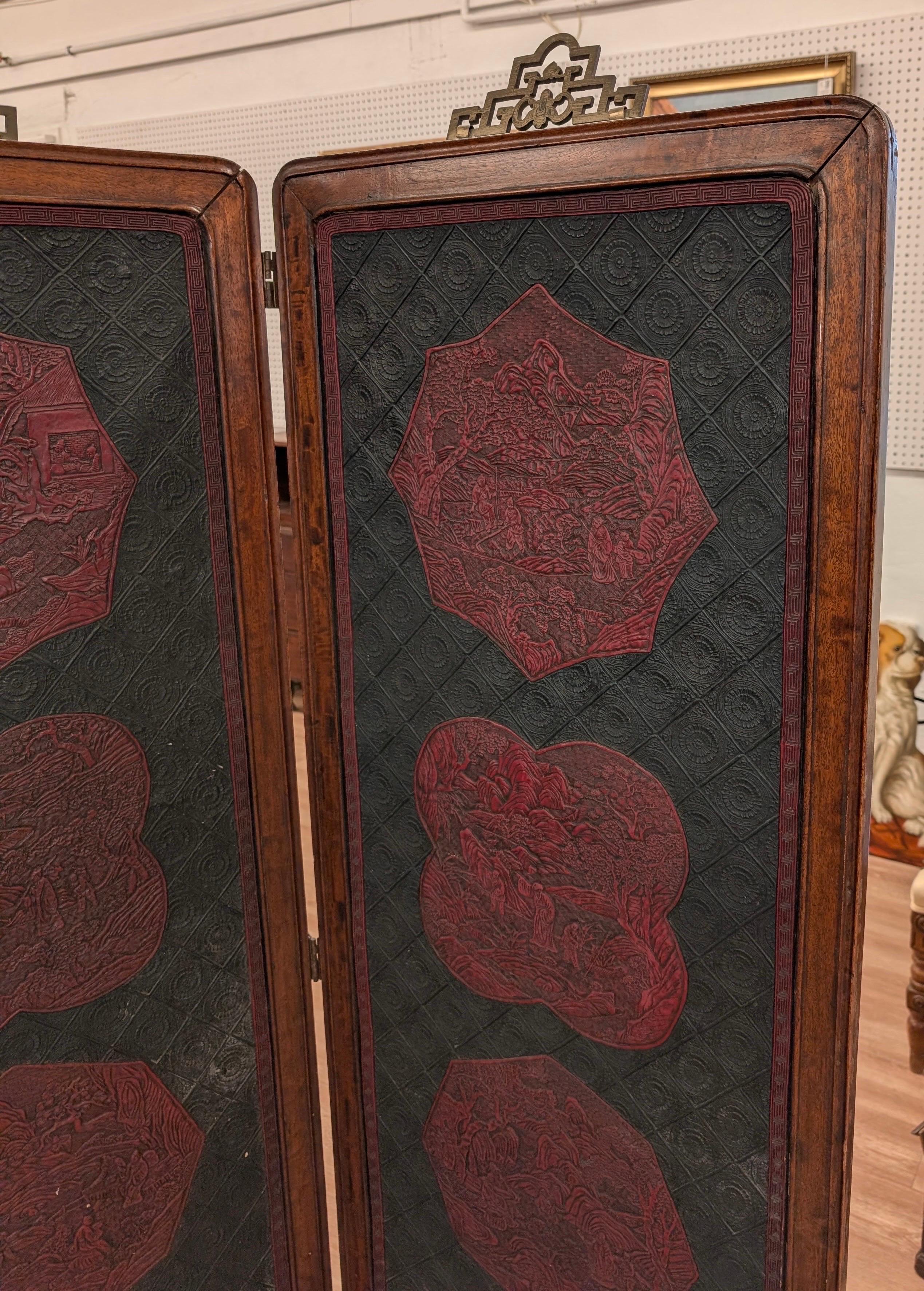 Legno massiccio A Fine Antique Chinese Lacquer and Hardwood Folding Screen in vendita