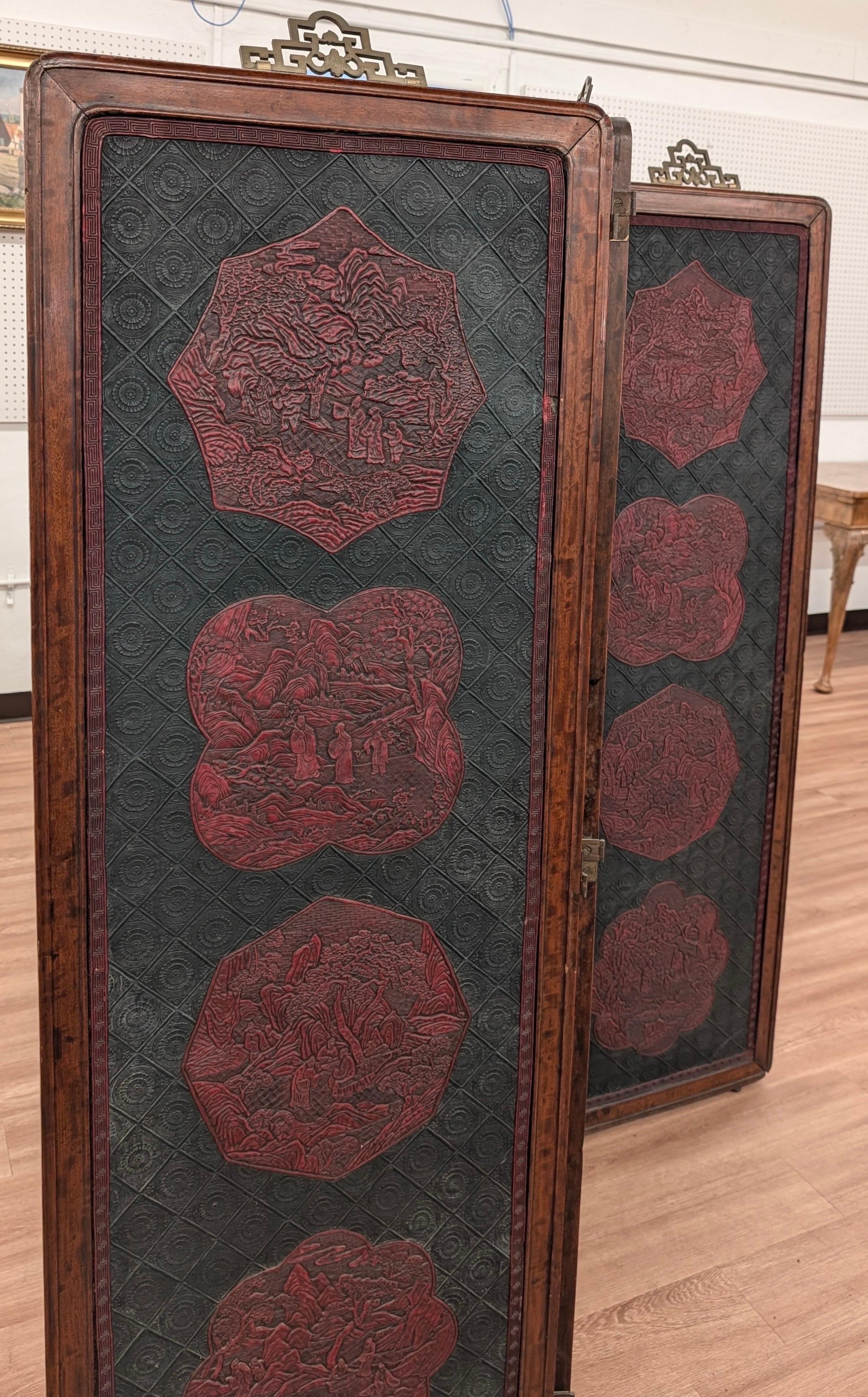 A Fine Antique Chinese Lacquer and Hardwood Folding Screen in vendita 1