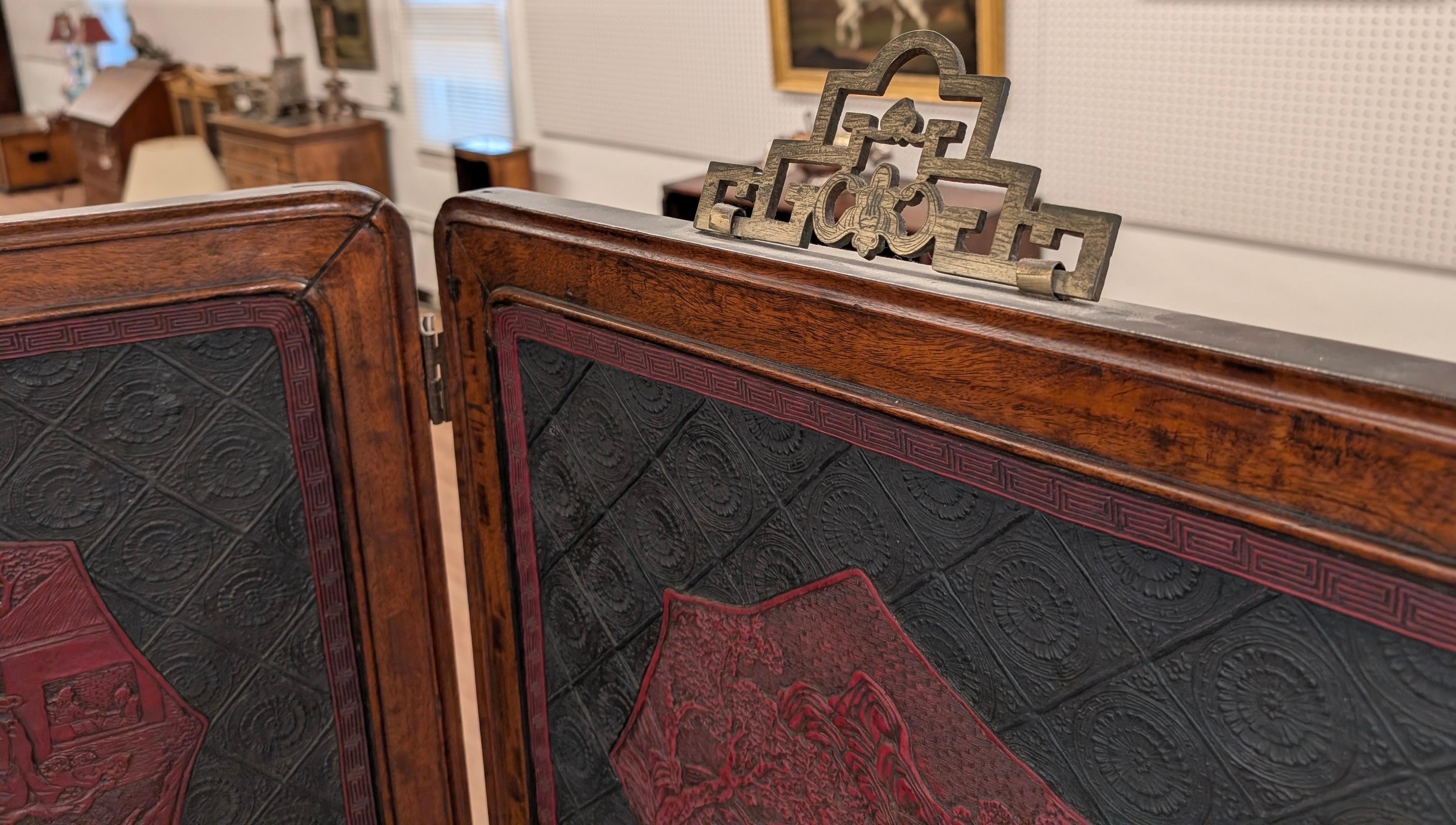 A Fine Antique Chinese Lacquer and Hardwood Folding Screen in vendita 3