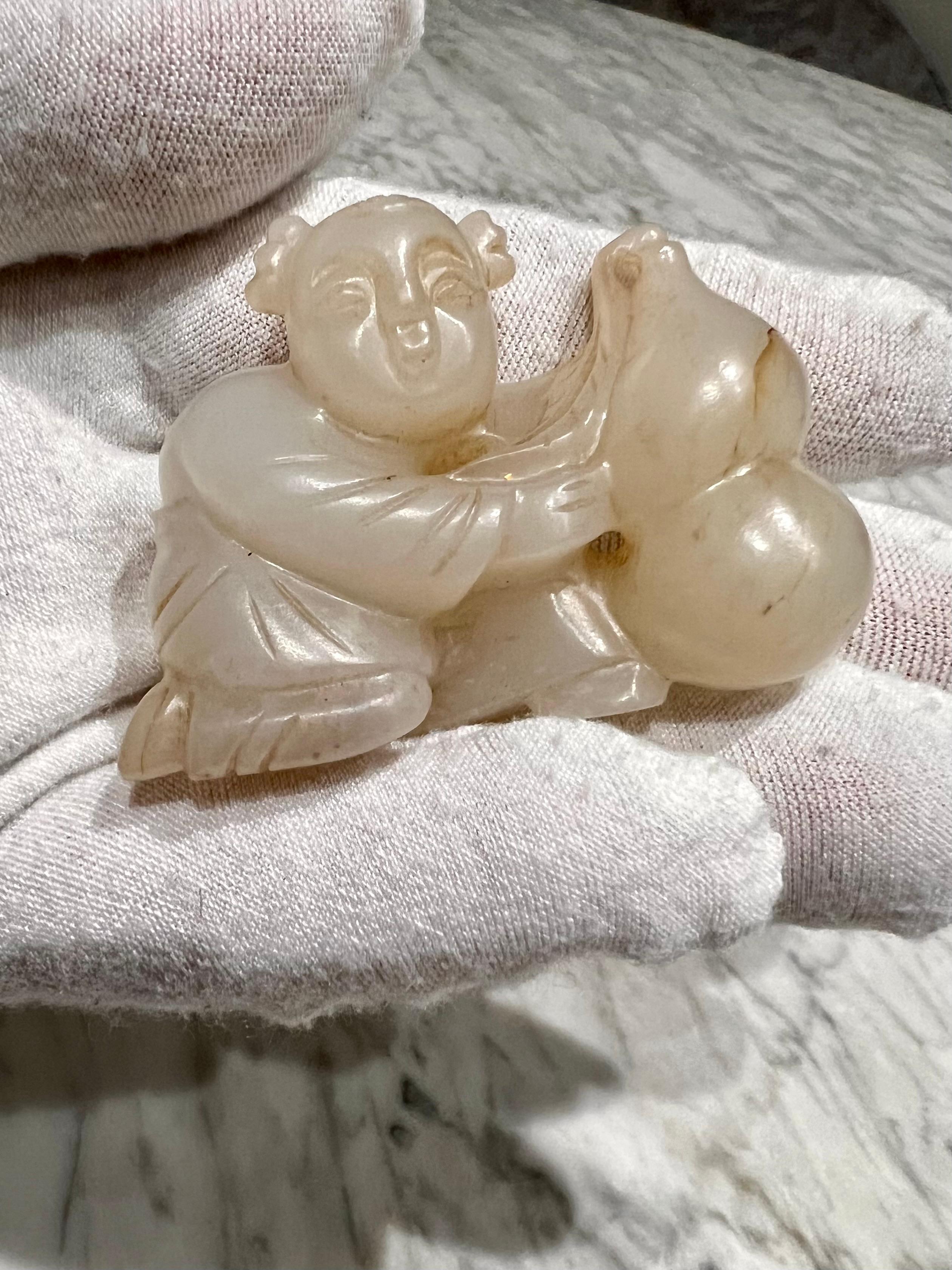 A CHINESE MUTTON FAT JADE CARVING TOGGLE OF A BOY


19th Century



Carved as a boy kneeling beside a large double-gourd.



5.1cm long


In good condition commensurate with age. Refer to photos.