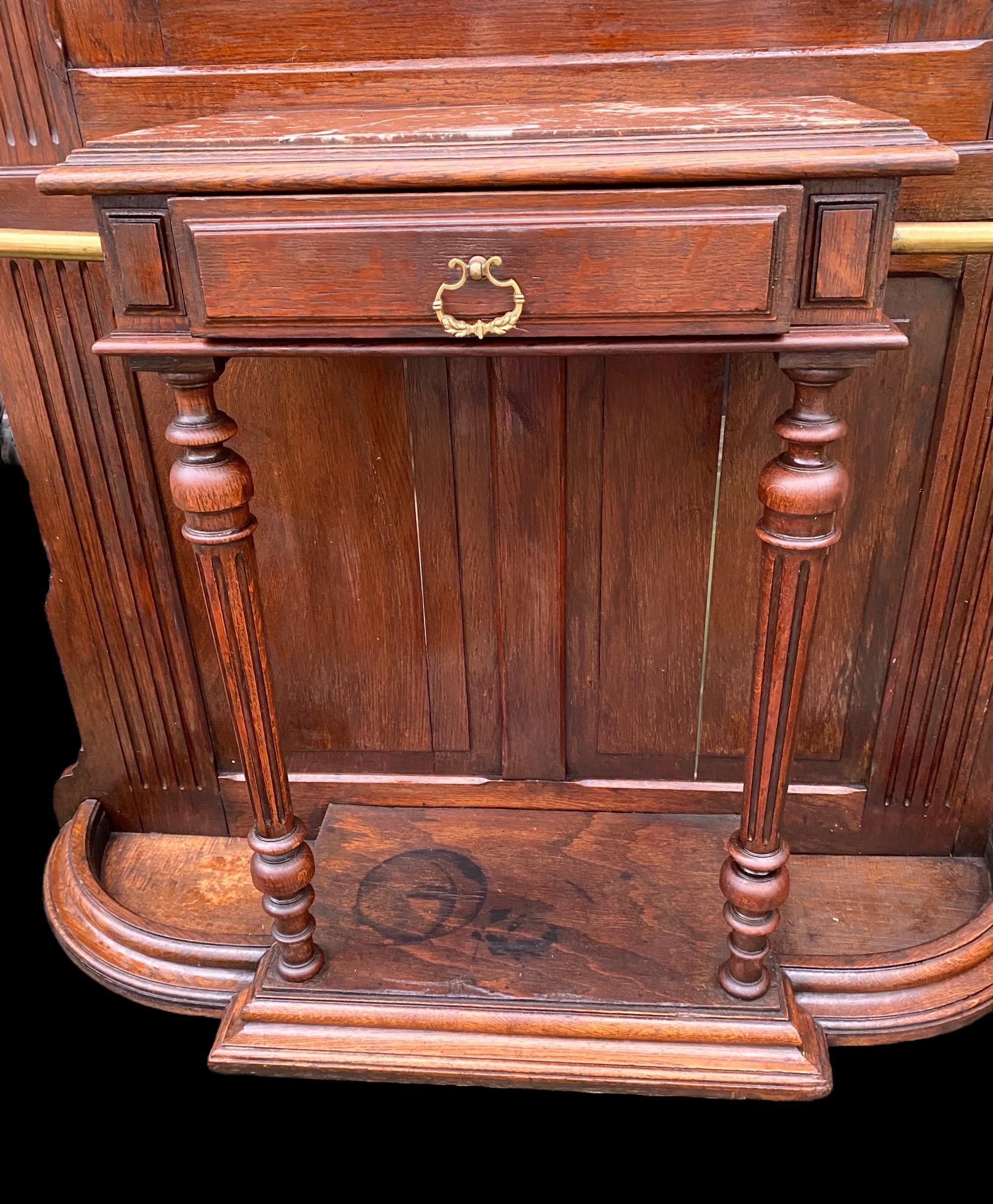 Fine Antique French Carved Oak Hall Stand In Good Condition For Sale In New Orleans, LA