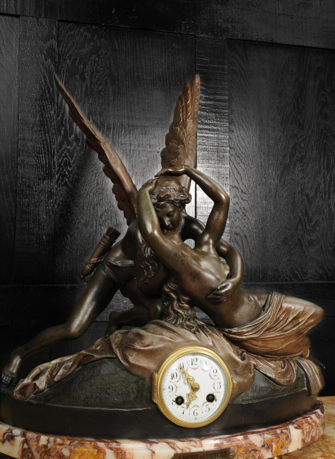 Eine feine Antique French Figural Mantel Uhr Amour et Psyche-nach Antonio Canova im Angebot 3
