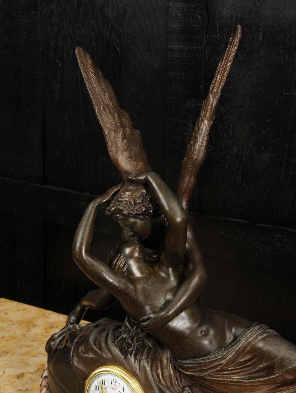 Eine feine Antique French Figural Mantel Uhr Amour et Psyche-nach Antonio Canova (Neoklassisches Revival) im Angebot