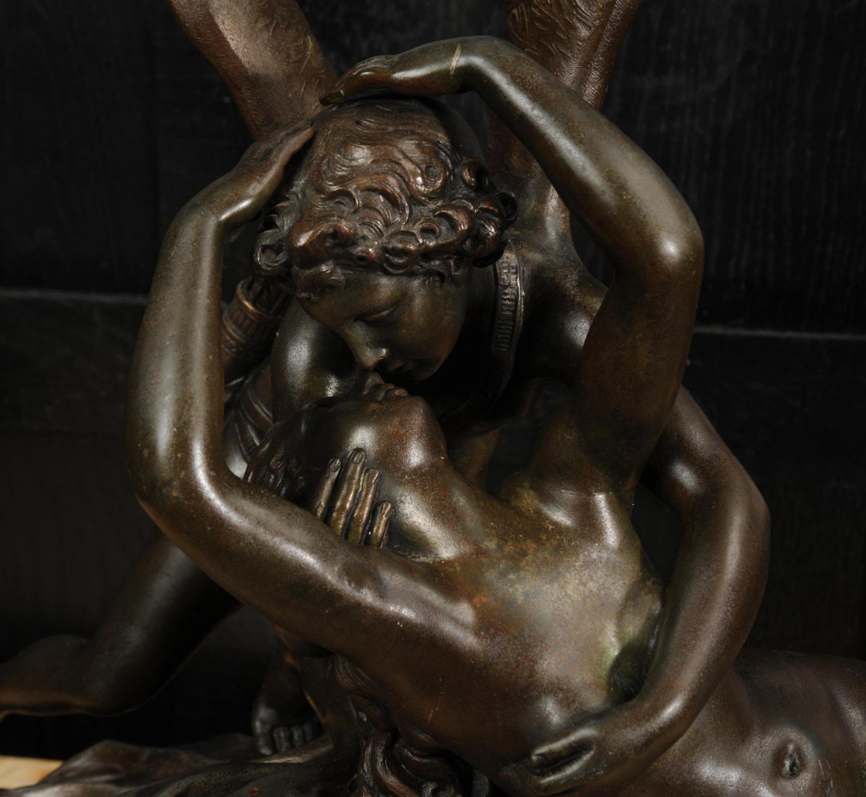 Eine feine Antique French Figural Mantel Uhr Amour et Psyche-nach Antonio Canova im Angebot 1
