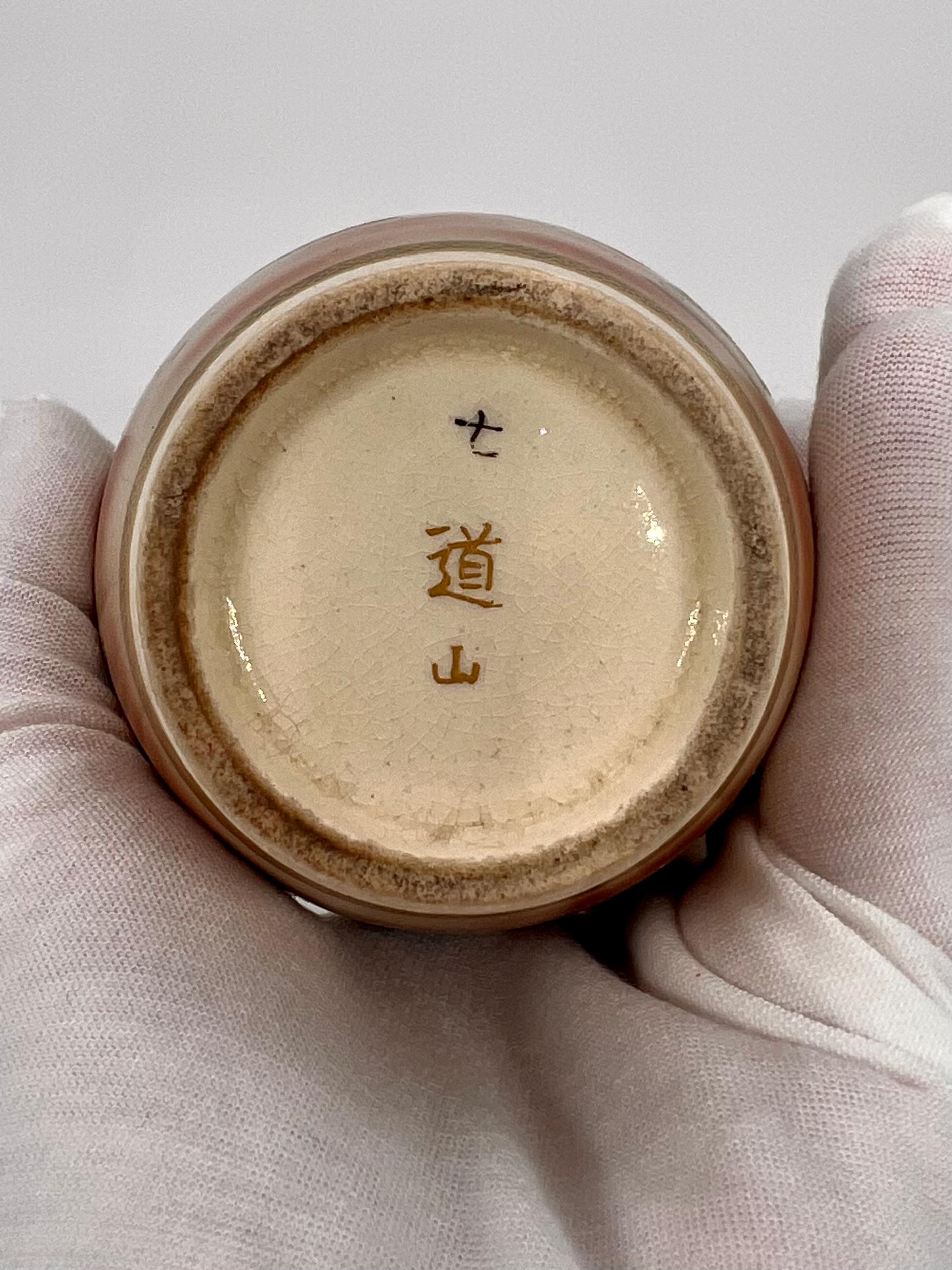 Feine antike japanische Satsuma eiförmige Vase. Signiert-Dozan. 19. Jahrhundert  im Angebot 6
