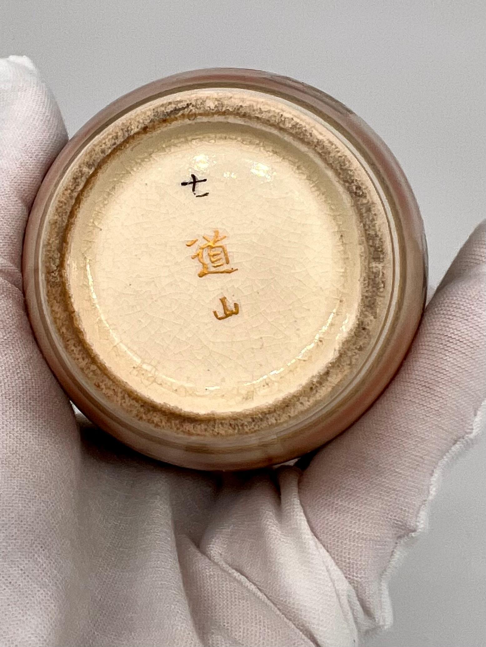 Feine antike japanische Satsuma eiförmige Vase. Signiert-Dozan. 19. Jahrhundert  im Angebot 10
