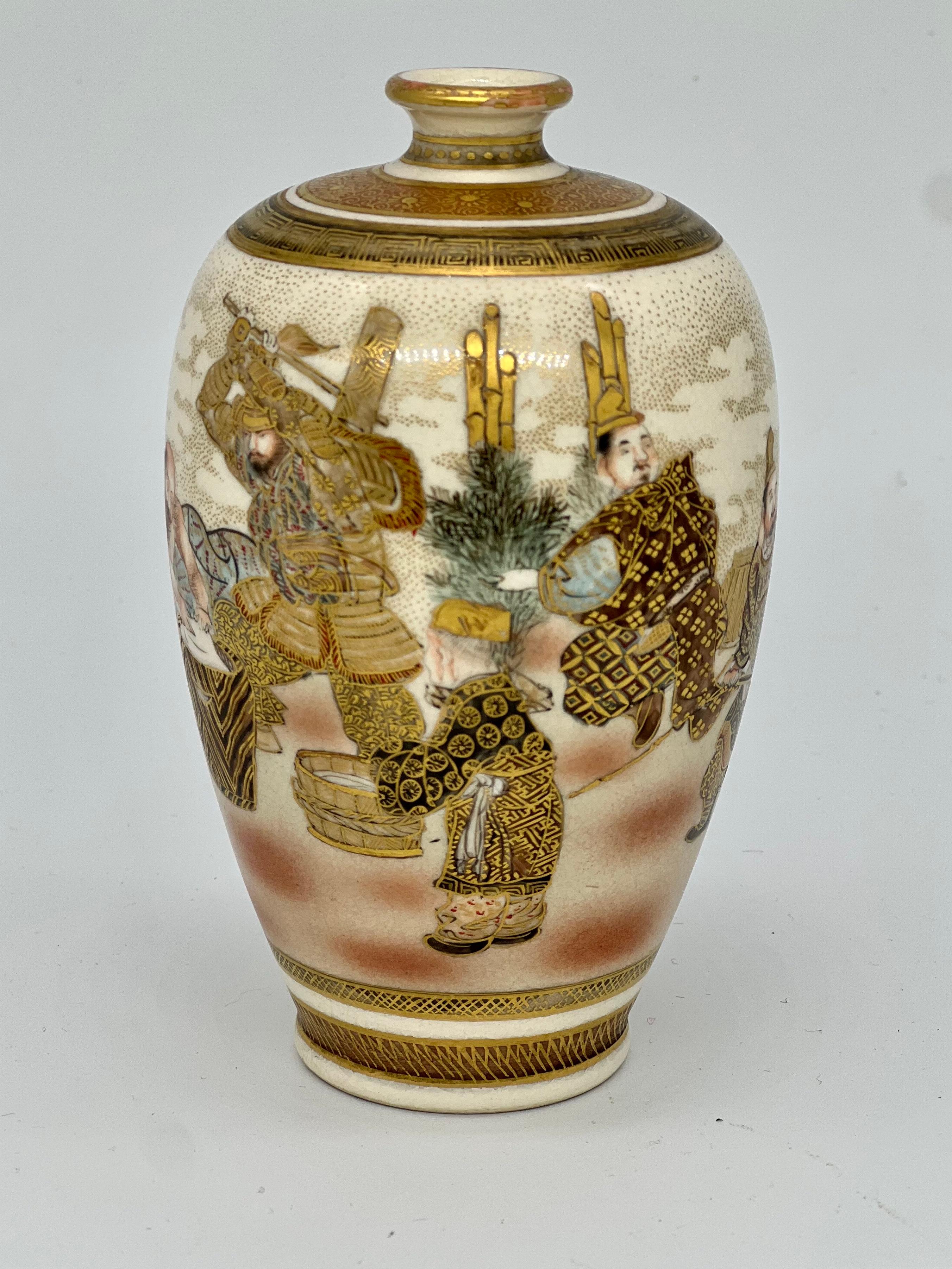 Feine antike japanische Satsuma eiförmige Vase. Signiert-Dozan. 19. Jahrhundert  (Keramik) im Angebot