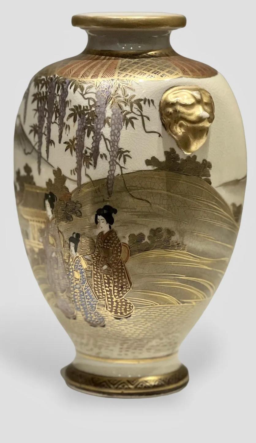 Fine Antique Japanese Satsuma Vase. Meiji Era. Signed 6