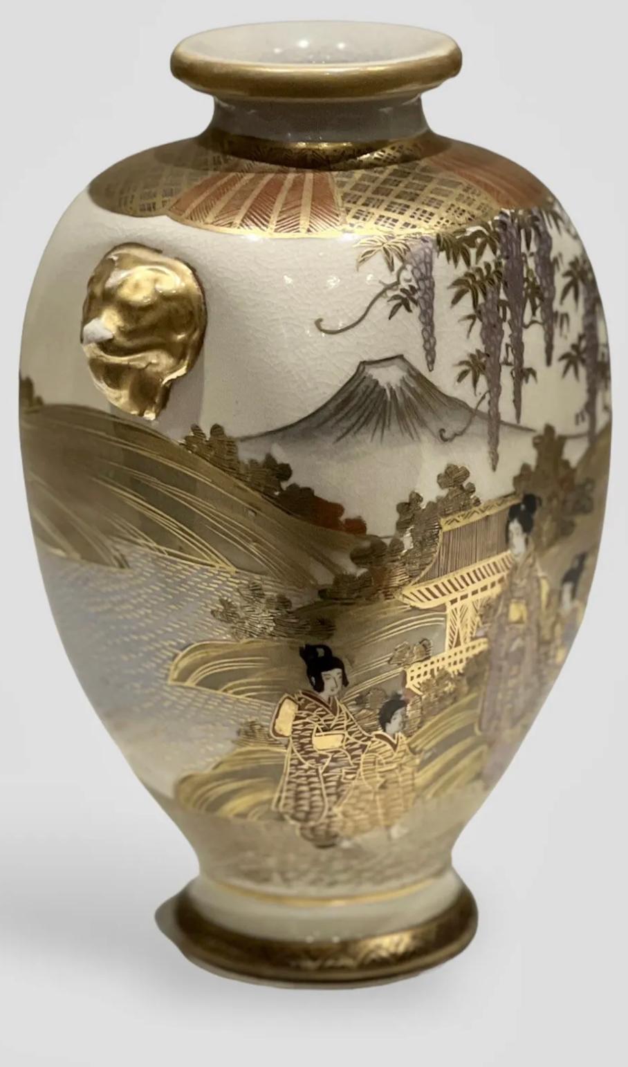 Fine Antique Japanese Satsuma Vase. Meiji Era. Signed 7
