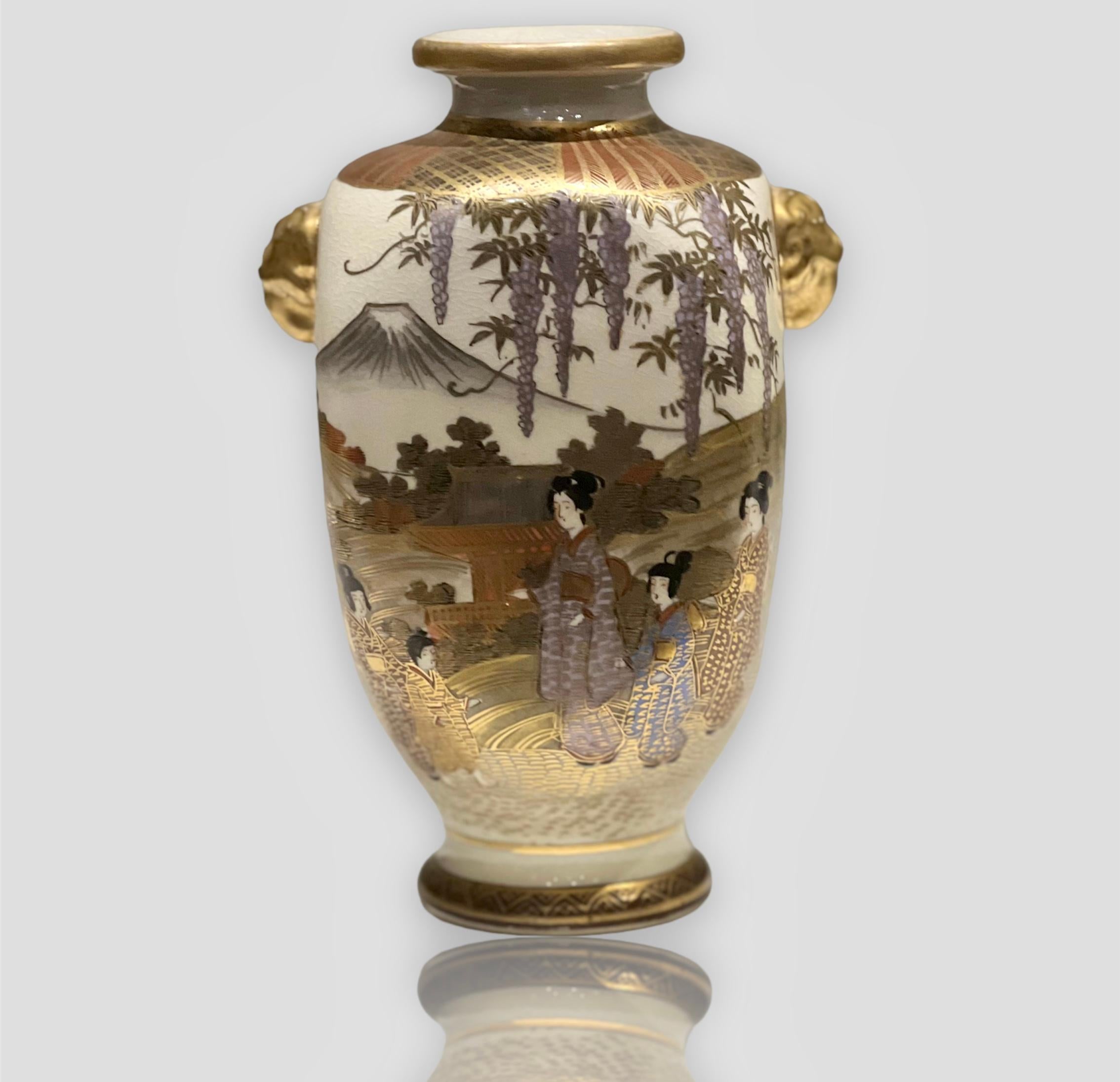 Fine Antique Japanese Satsuma Vase. Meiji Era. Signed In Good Condition In London, GB
