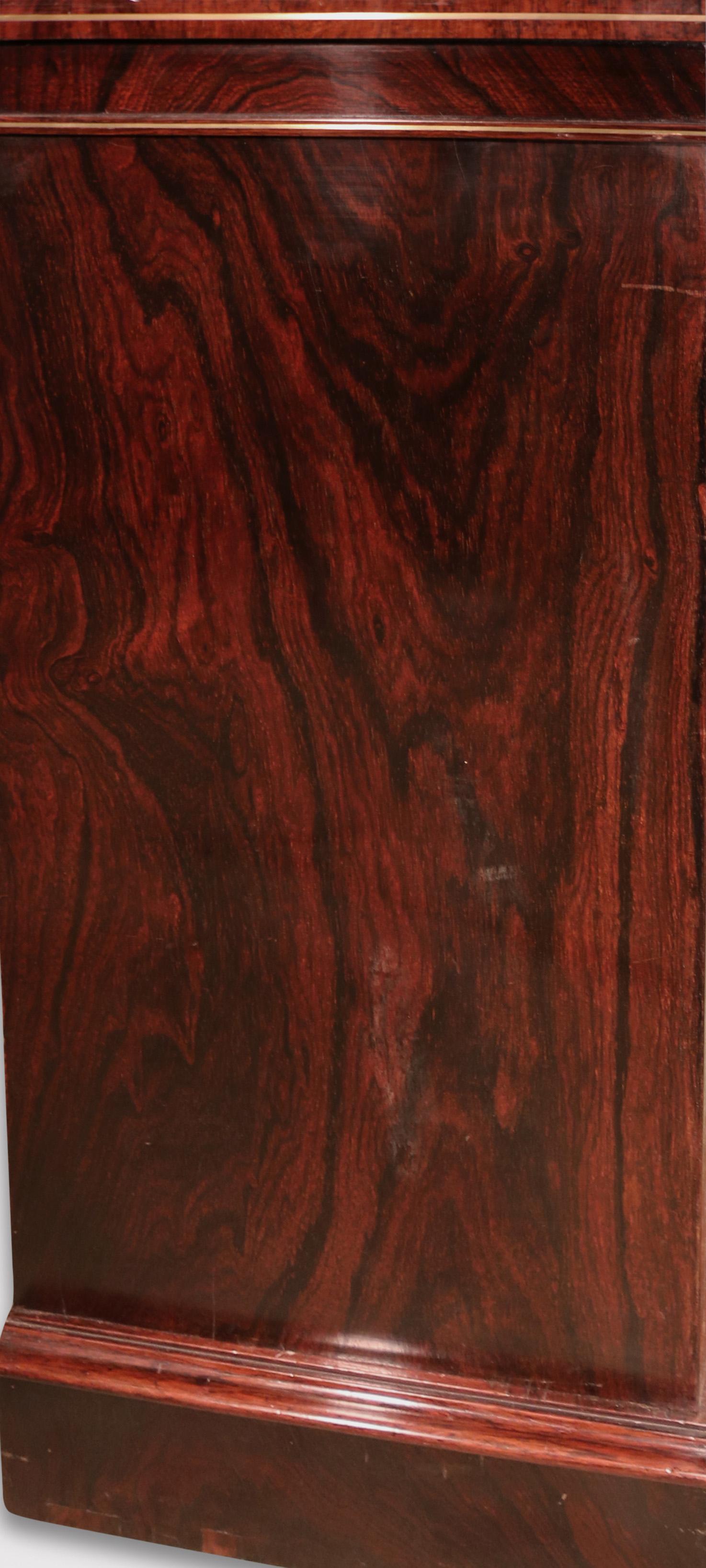 Regency Belle chiffonnière ancienne de la période Régence en bois de rose figuré en vente