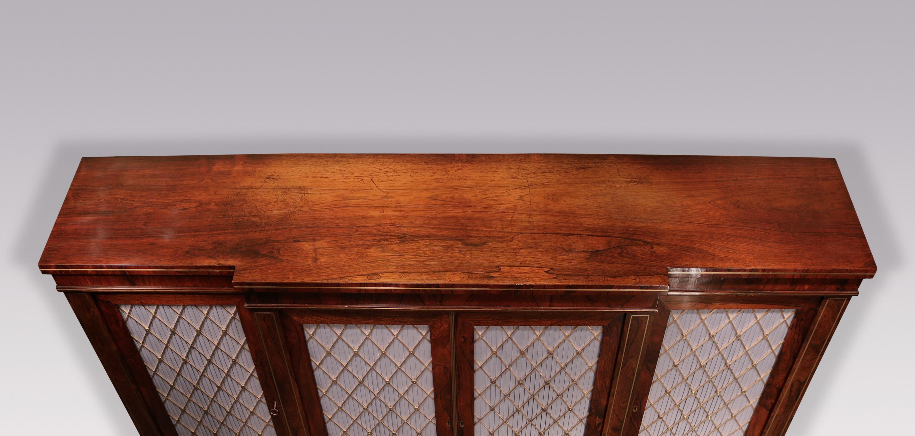 A fine Antique Regency period figured rosewood breakfront Chiffonier In Good Condition For Sale In London, GB