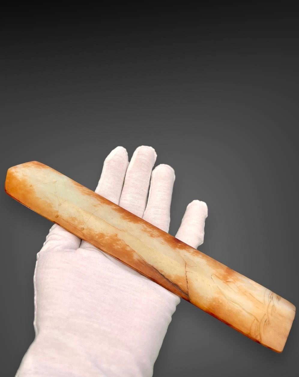 A Fine Archaistic Chinese jade gui (ritual sceptre) Ming dynasty. For Sale 10