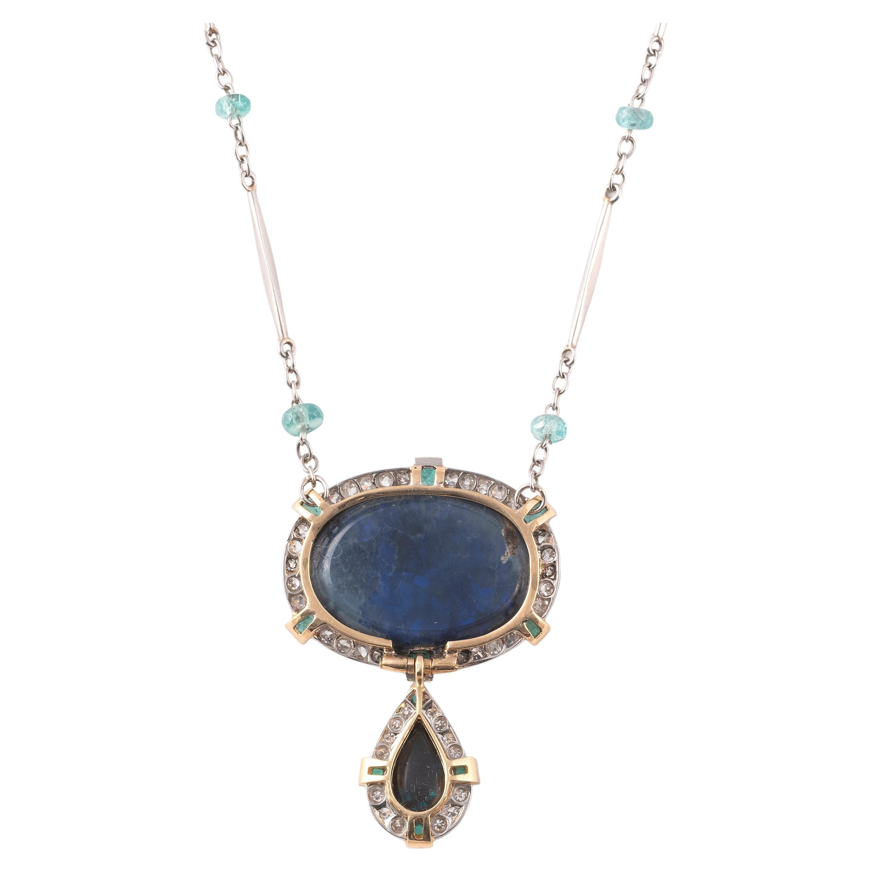 Taglio ovale Un raffinato pendente Art Déco in opale nero e diamanti, circa 1925 in vendita