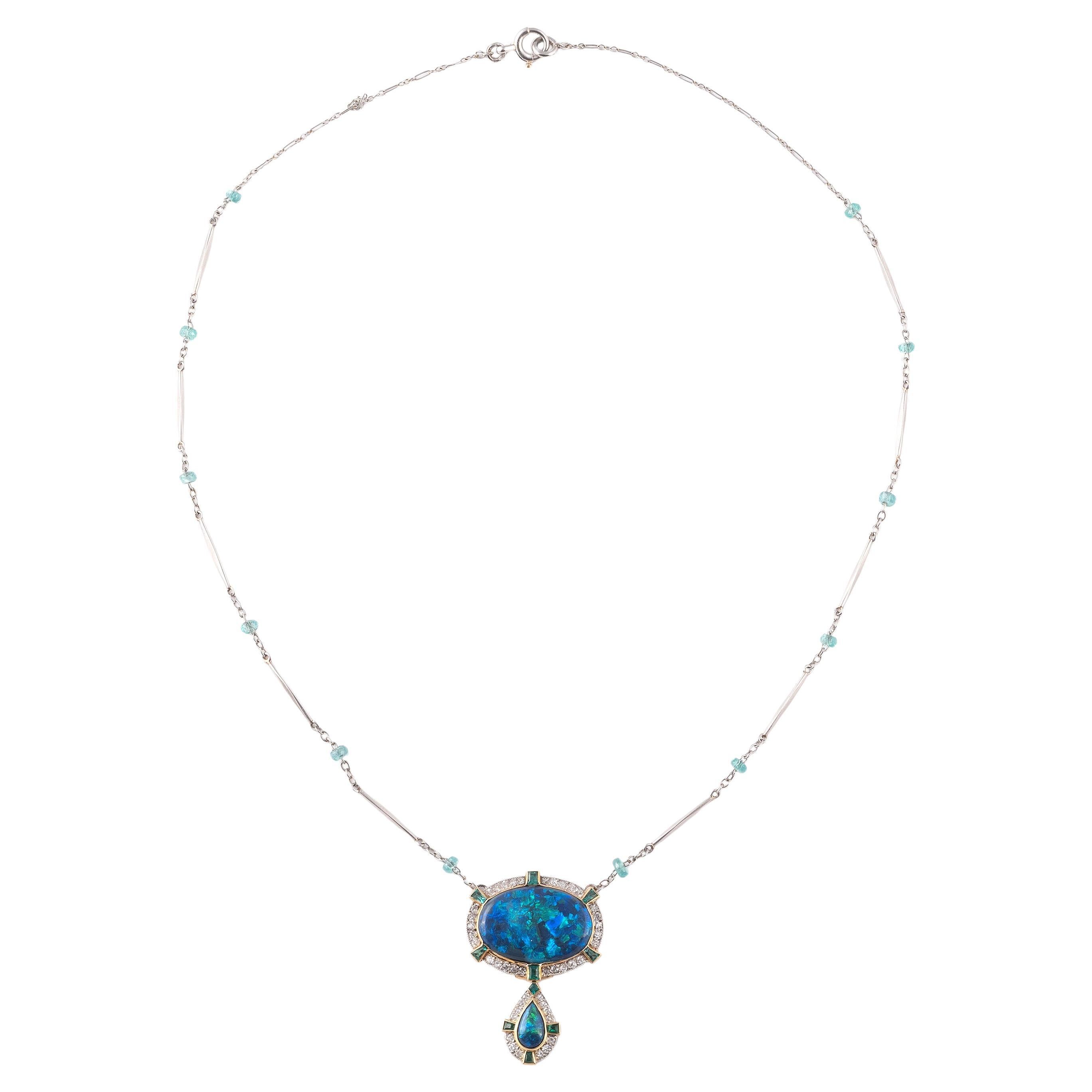 Un raffinato pendente Art Déco in opale nero e diamanti, circa 1925 In condizioni ottime in vendita a Firenze, IT