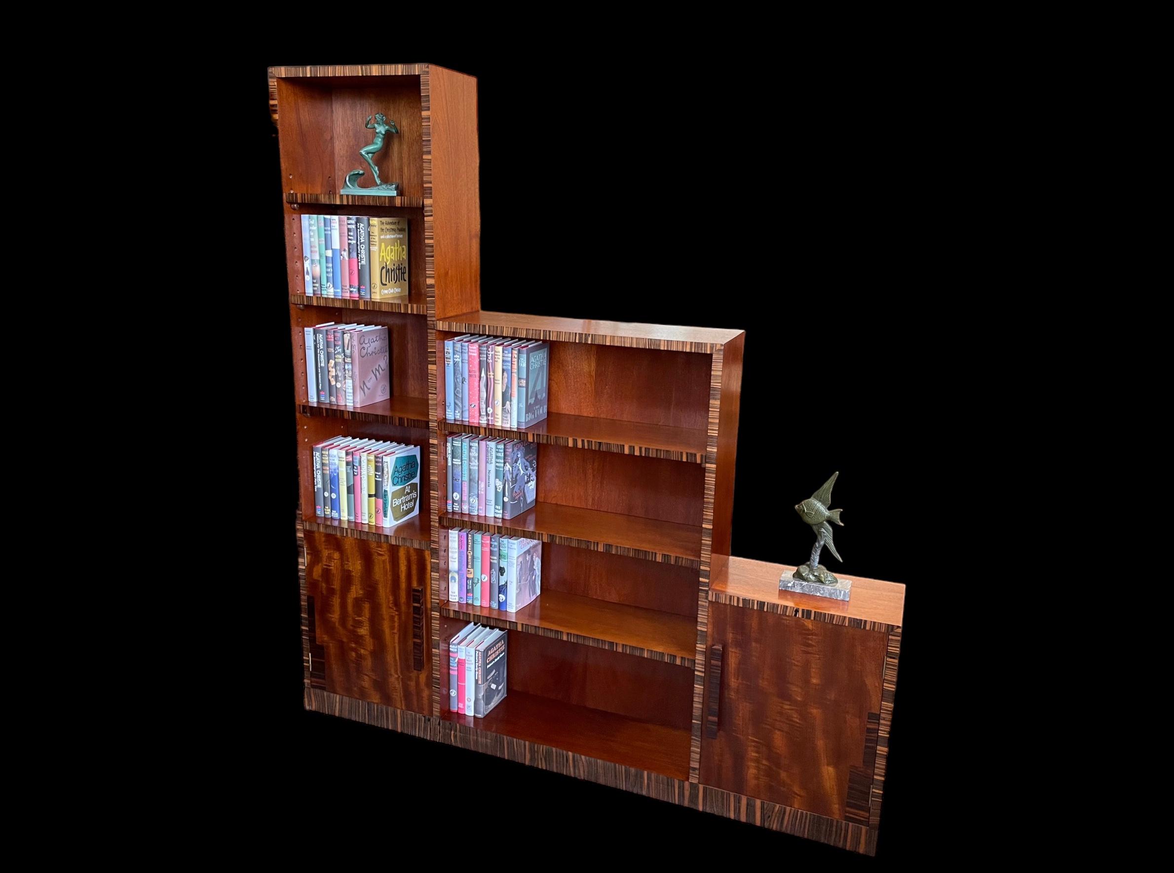 Ein Wolkenkratzer-Bücherregal im Art déco-Stil im Angebot 7