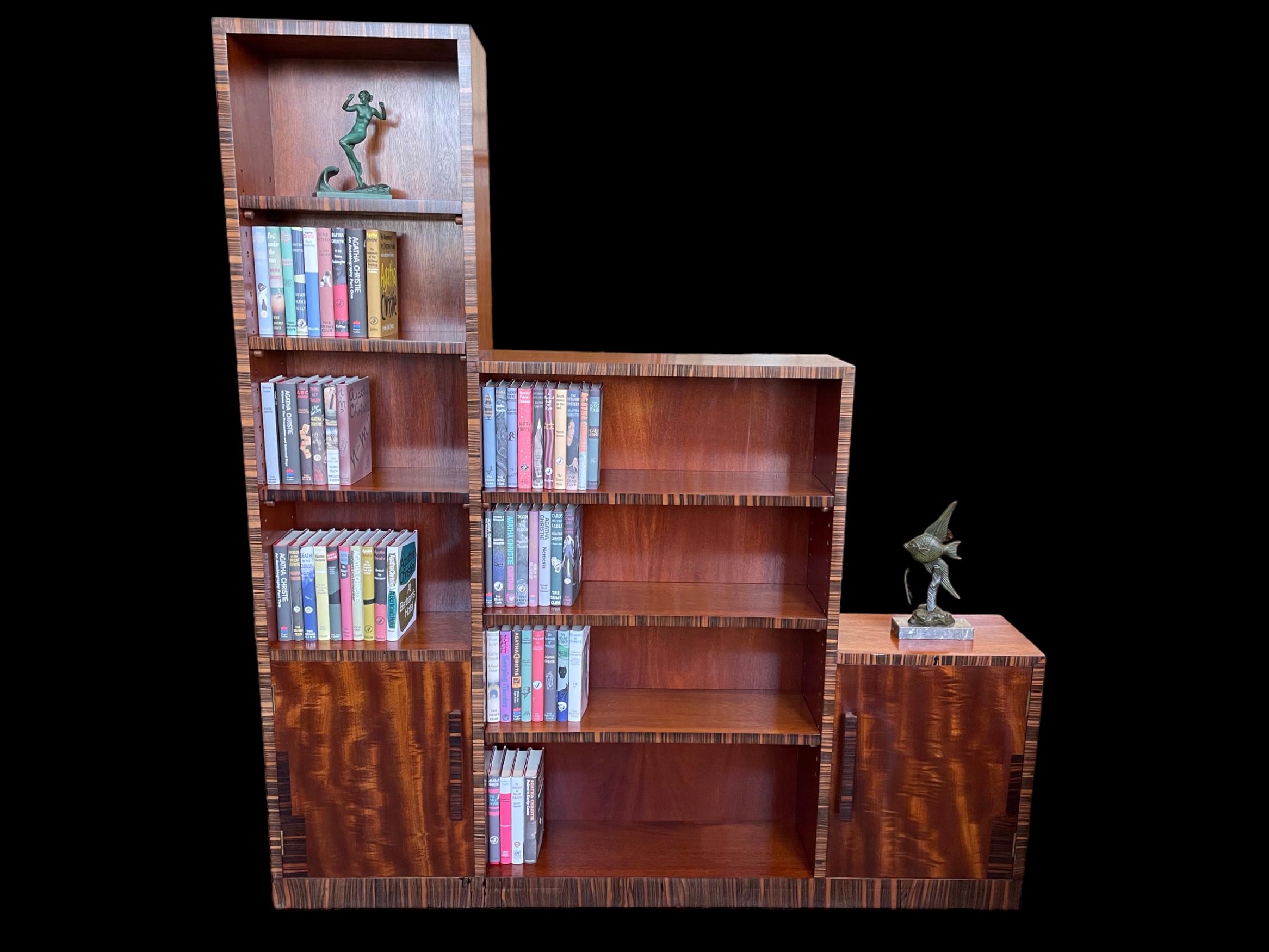Ein Wolkenkratzer-Bücherregal im Art déco-Stil im Angebot 8