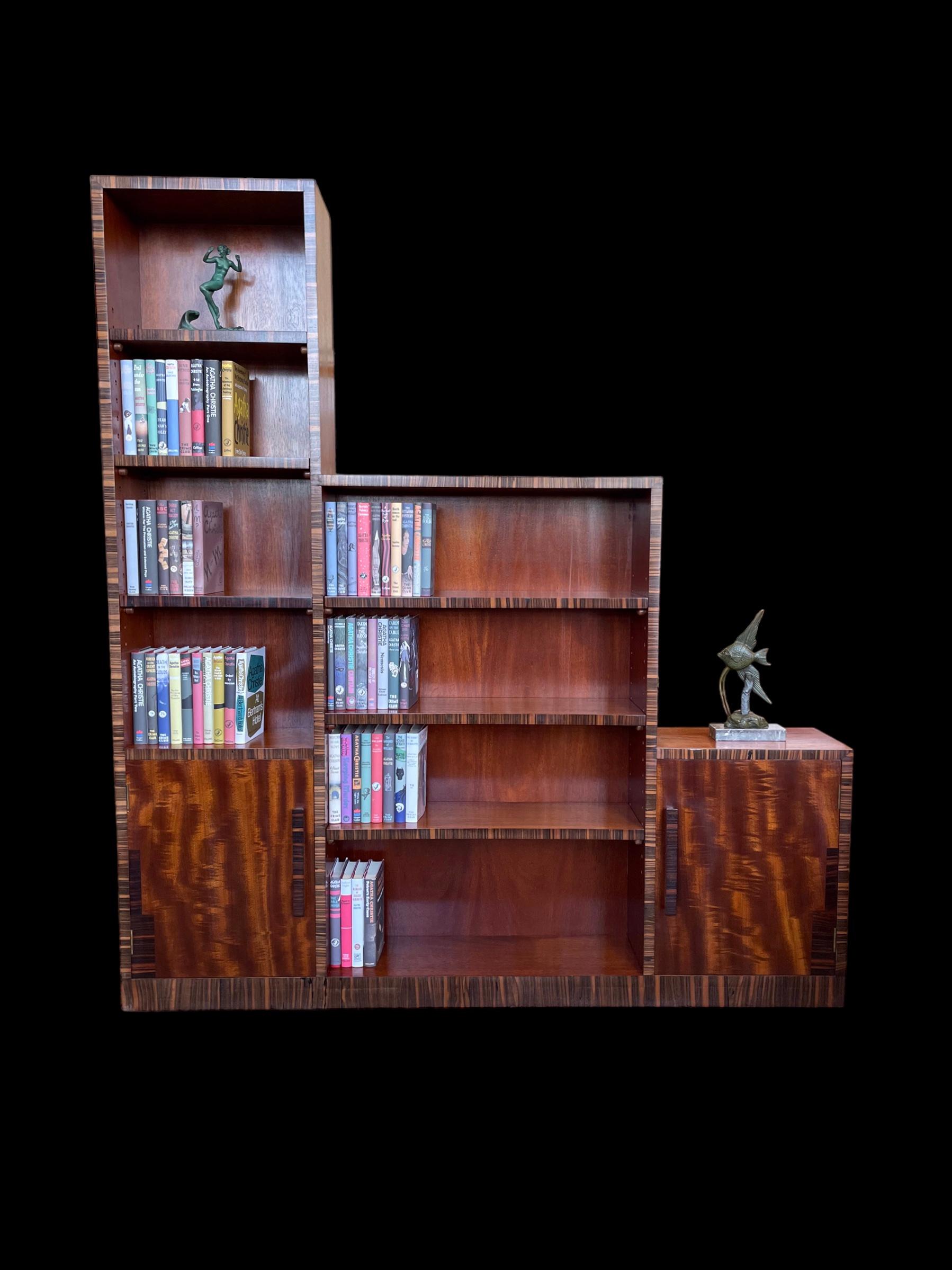 Ein Wolkenkratzer-Bücherregal im Art déco-Stil im Angebot 9