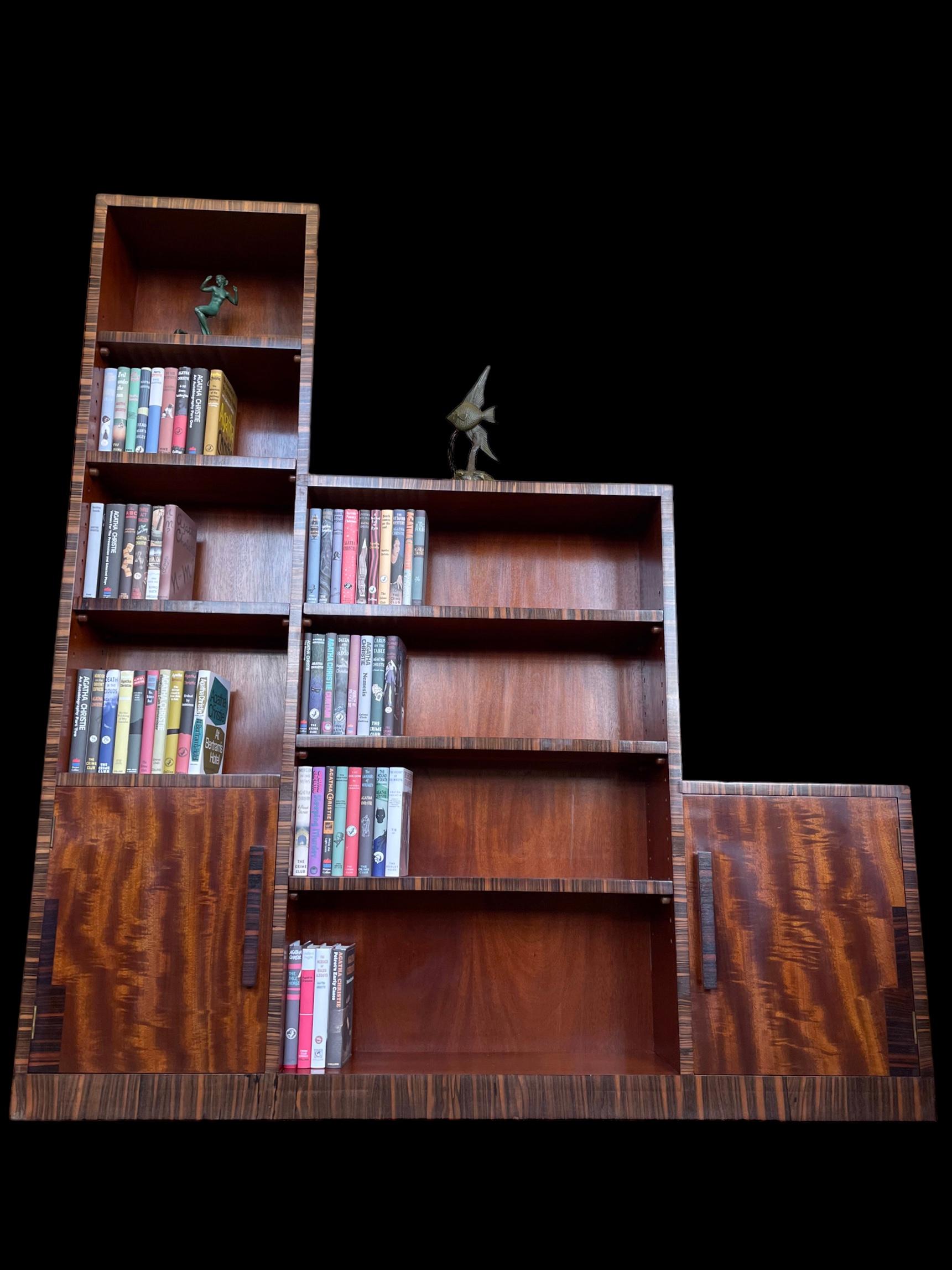 Ein Wolkenkratzer-Bücherregal im Art déco-Stil im Angebot 10