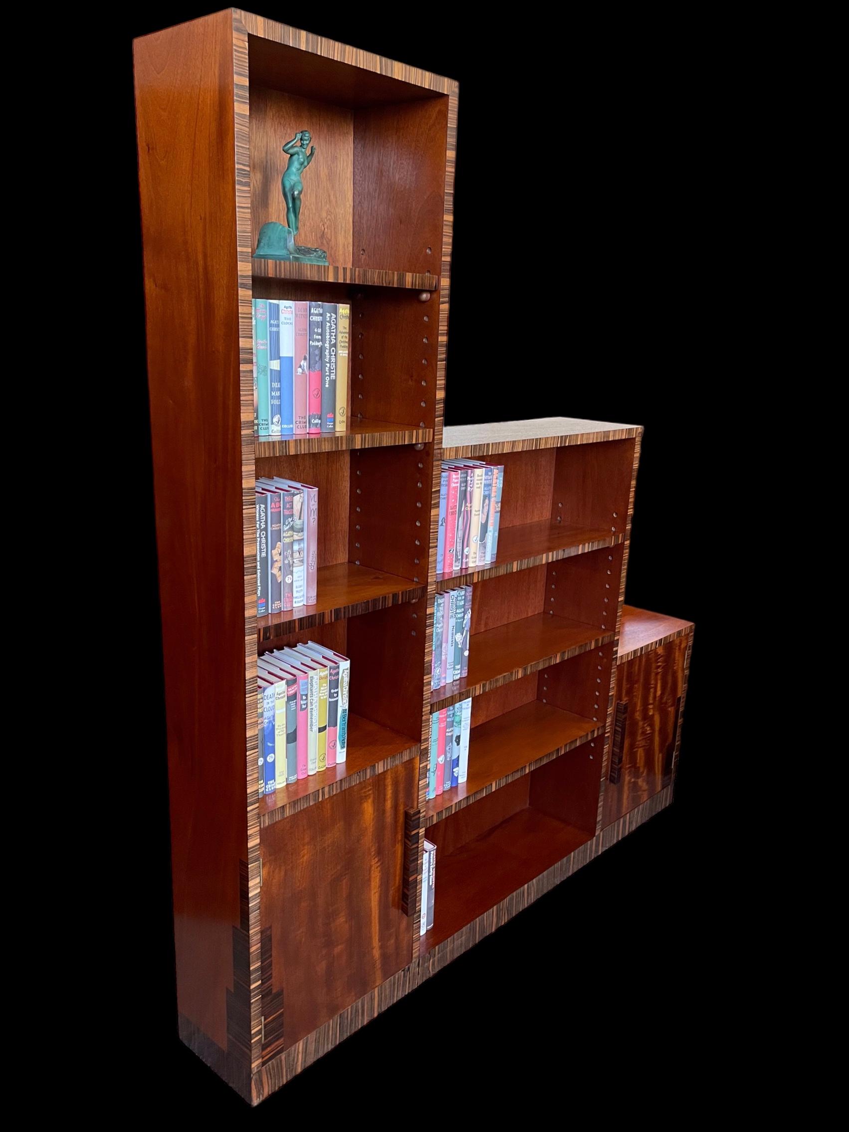Ein Wolkenkratzer-Bücherregal im Art déco-Stil im Angebot 12