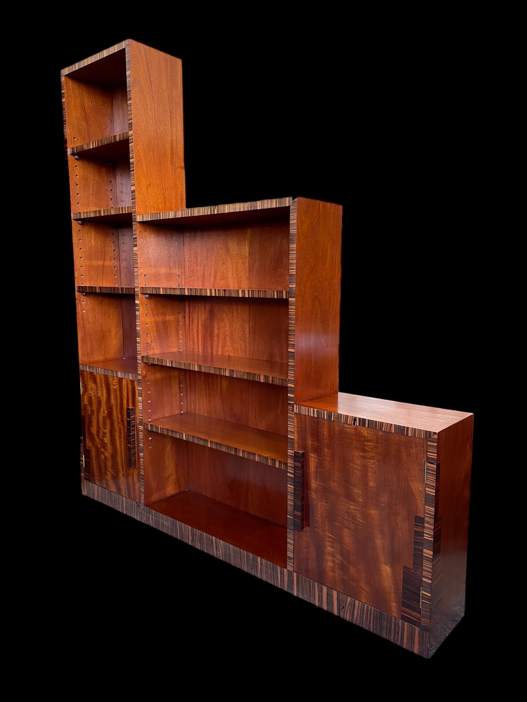 Ein Wolkenkratzer-Bücherregal im Art déco-Stil im Angebot 2