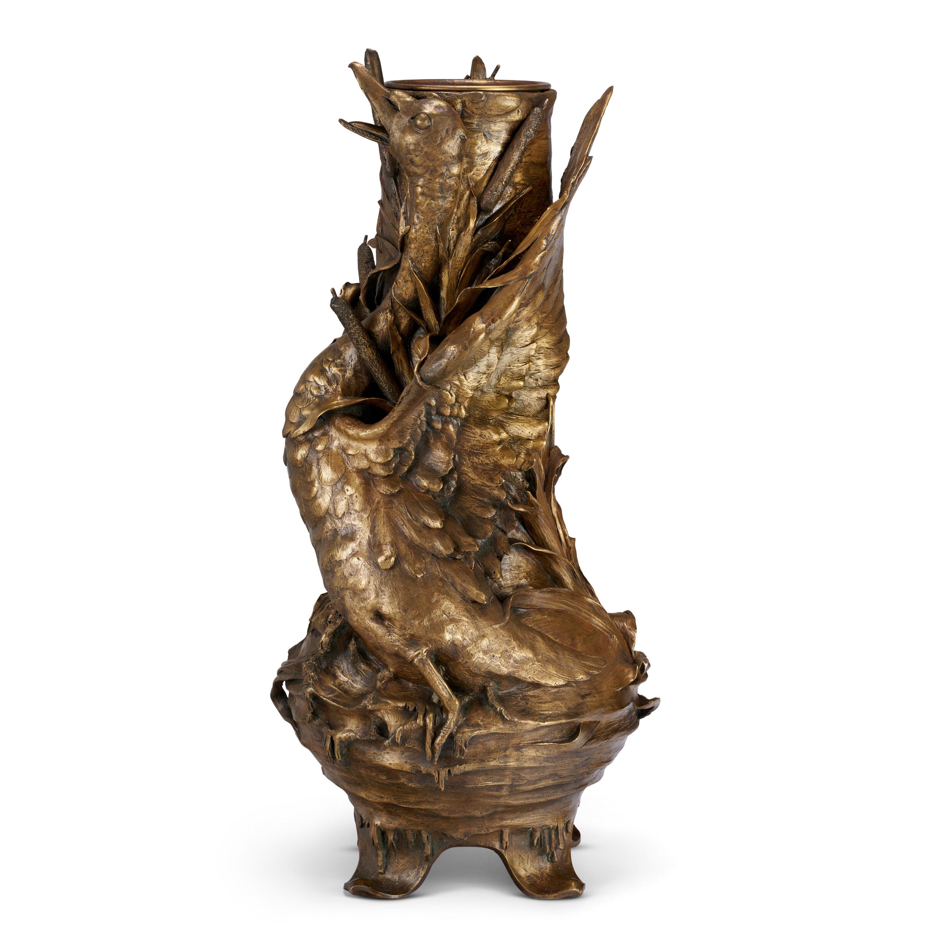 Doré Vase figuratif en bronze dor belge de Jean-Baptiste Sloodts en vente