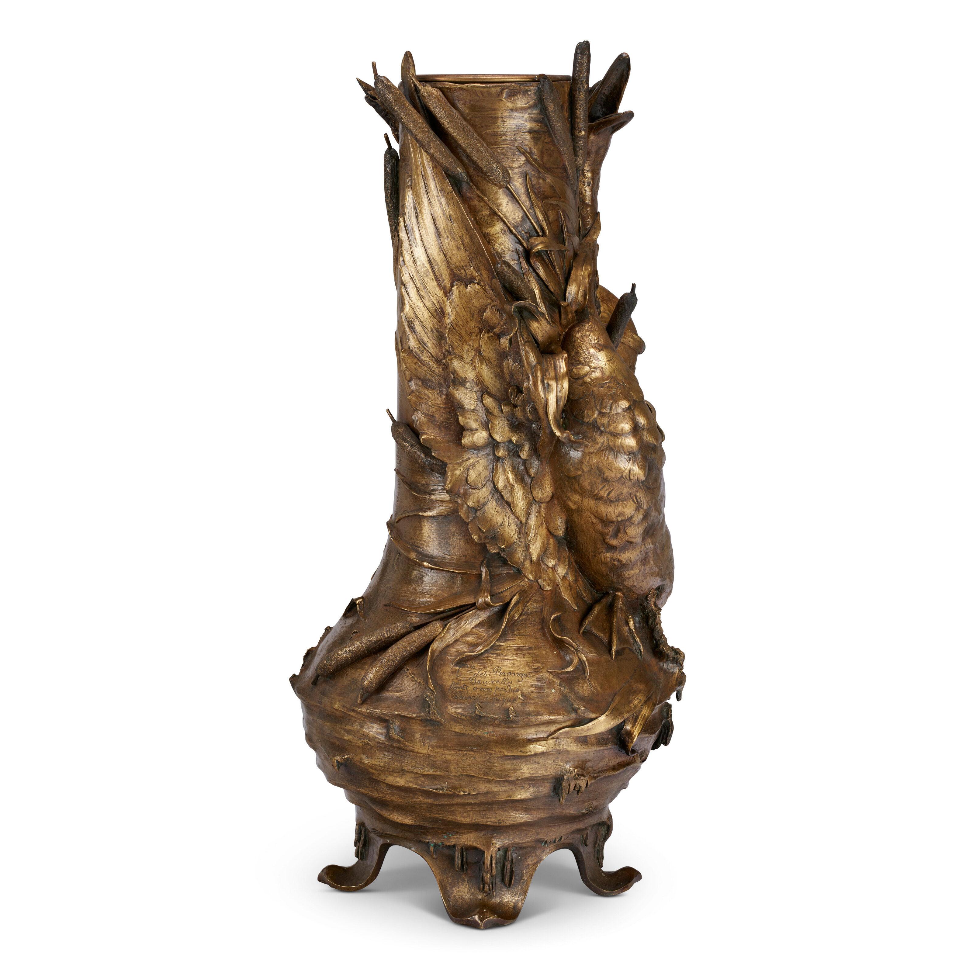 Bronze Vase figuratif en bronze dor belge de Jean-Baptiste Sloodts en vente