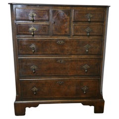 Commode en noyer et en Oak Oak  The chest has can unusual combinatio
