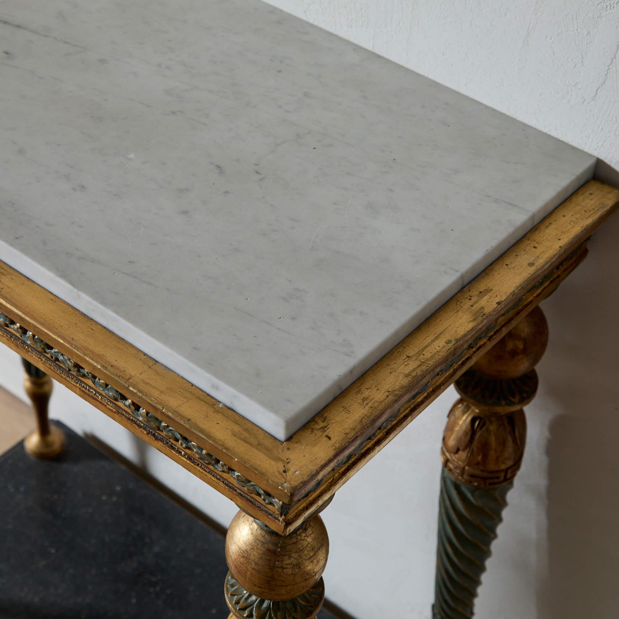 Gustavien Table console gustavienne finement sculptée et dorée en vente