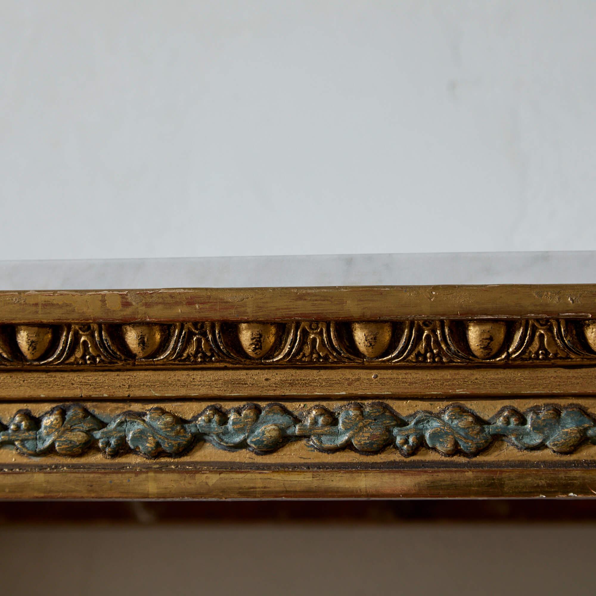 Suédois Table console gustavienne finement sculptée et dorée en vente