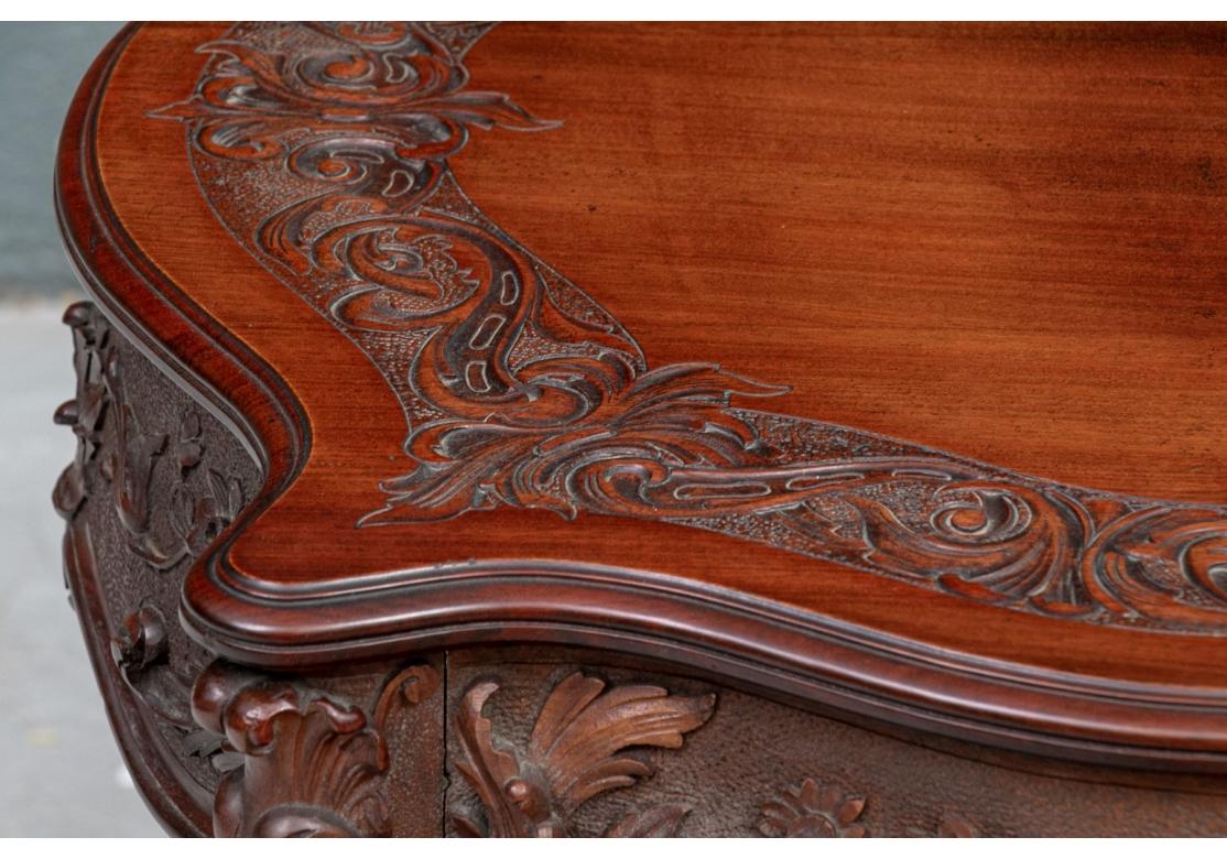 A Fine Carved Turtle Top Parlor Table In Fair Condition In Bridgeport, CT