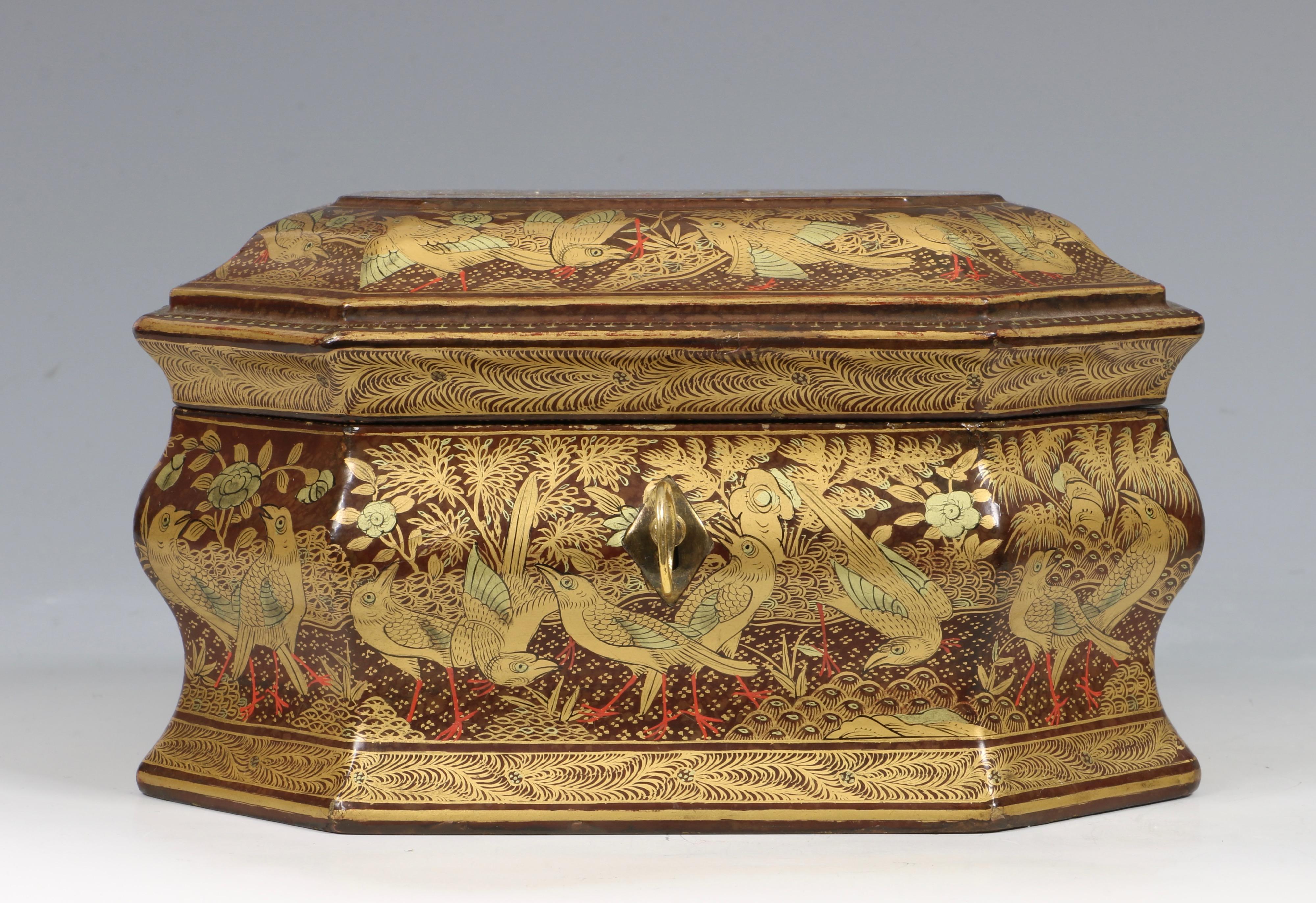 A Chinese export lacquer tea caddy

The octagonal box decorated with birds in landscapes, 

the cover with a pair of peacocks and other birds

Containing a pewter caddy, the cover incised with another bird

With key

Canton, mid-19th