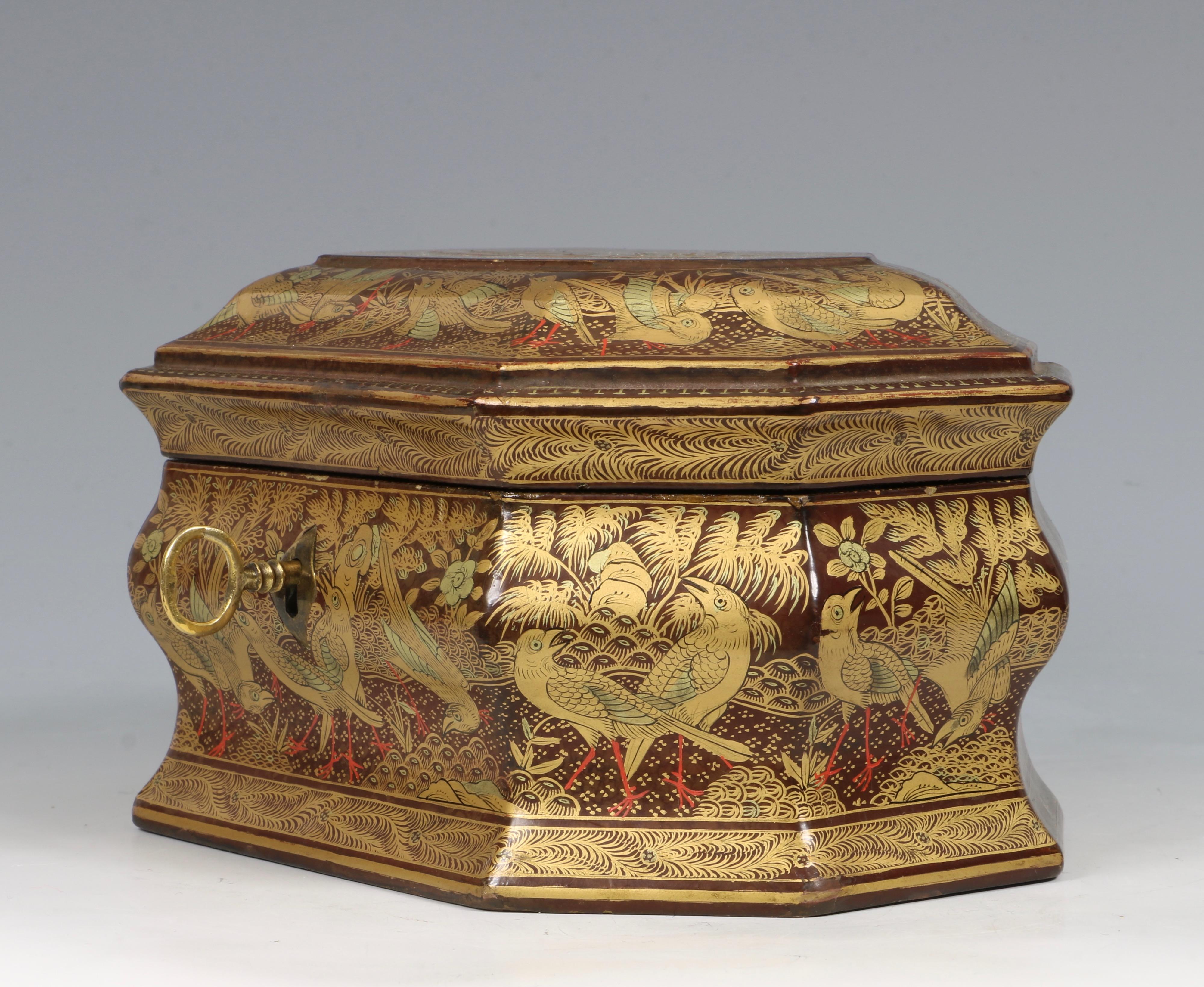 Fine Chinese Canton Lacquer Export Tea Caddy, Mid-19th Century For Sale 3