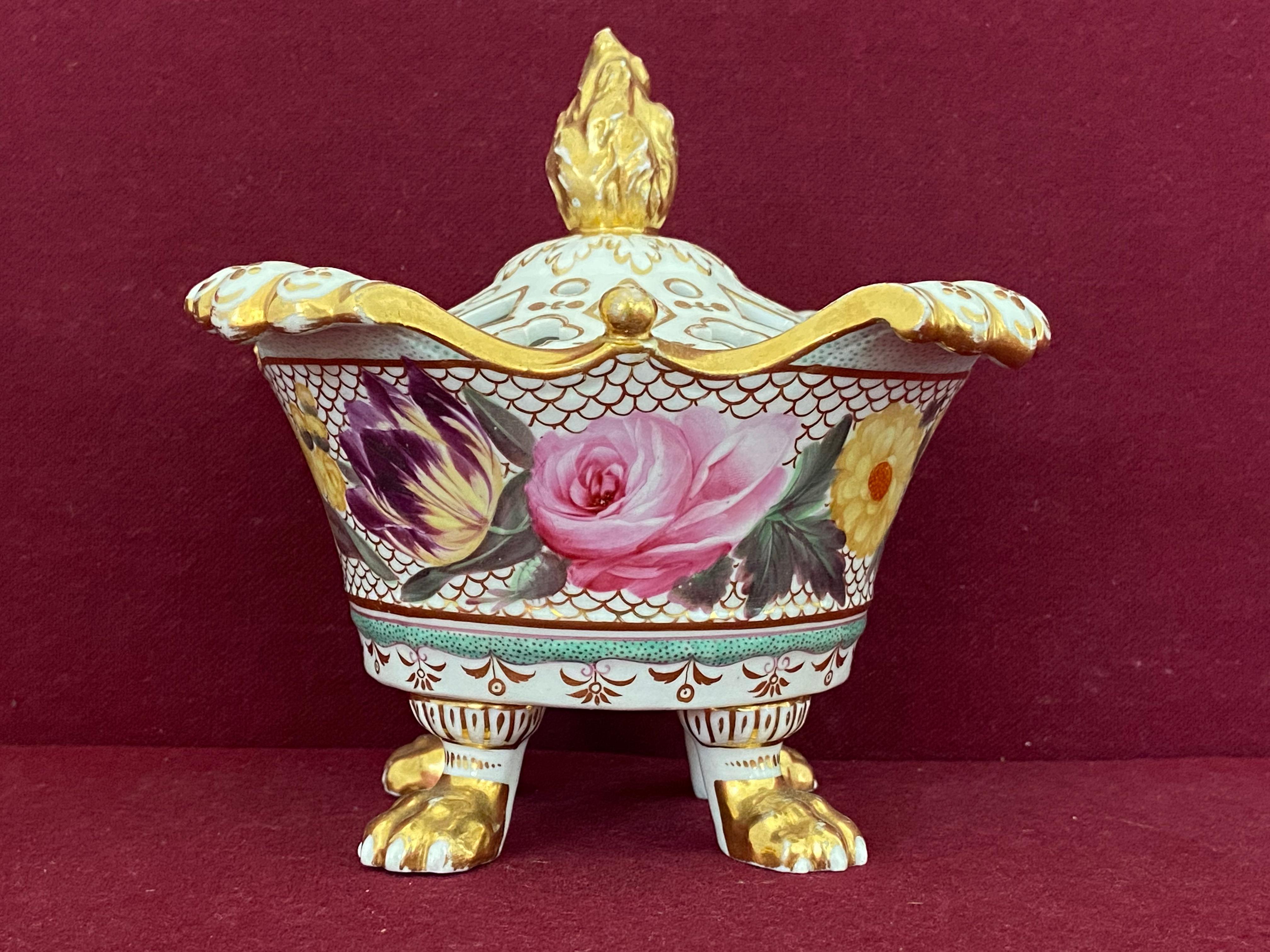 A fine Coalport porcelain pot pourri vase c.1820. Finely decorated with flowers and gilding.

Condition: Excellent.