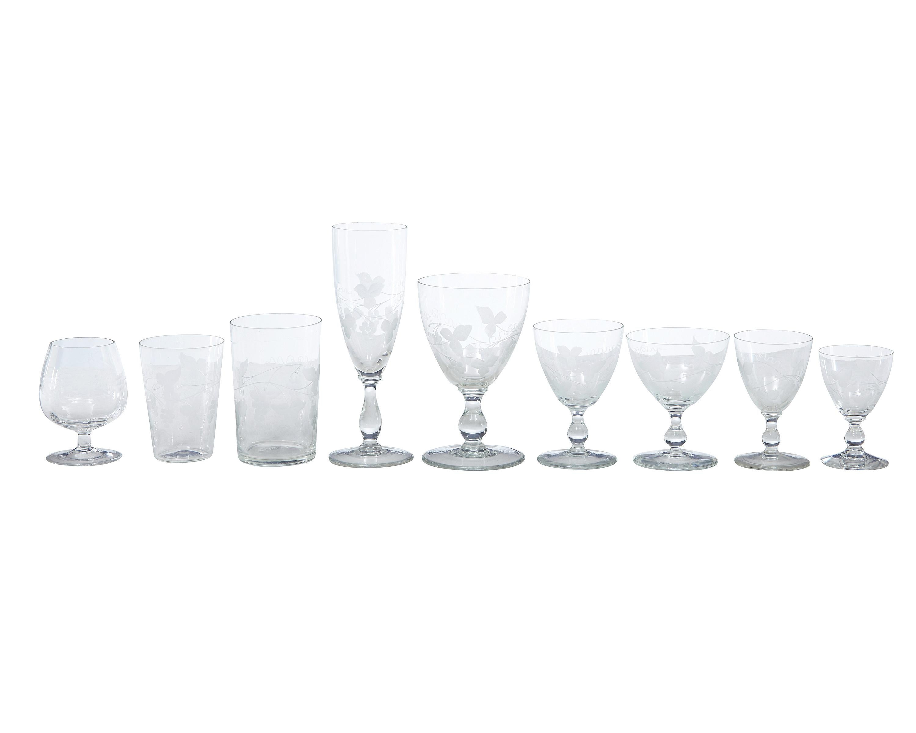 Eine schöne Sammlung von Riihimaki Savoy Gläsern aus den 1930er Jahren mit geätztem Wein im Angebot 3