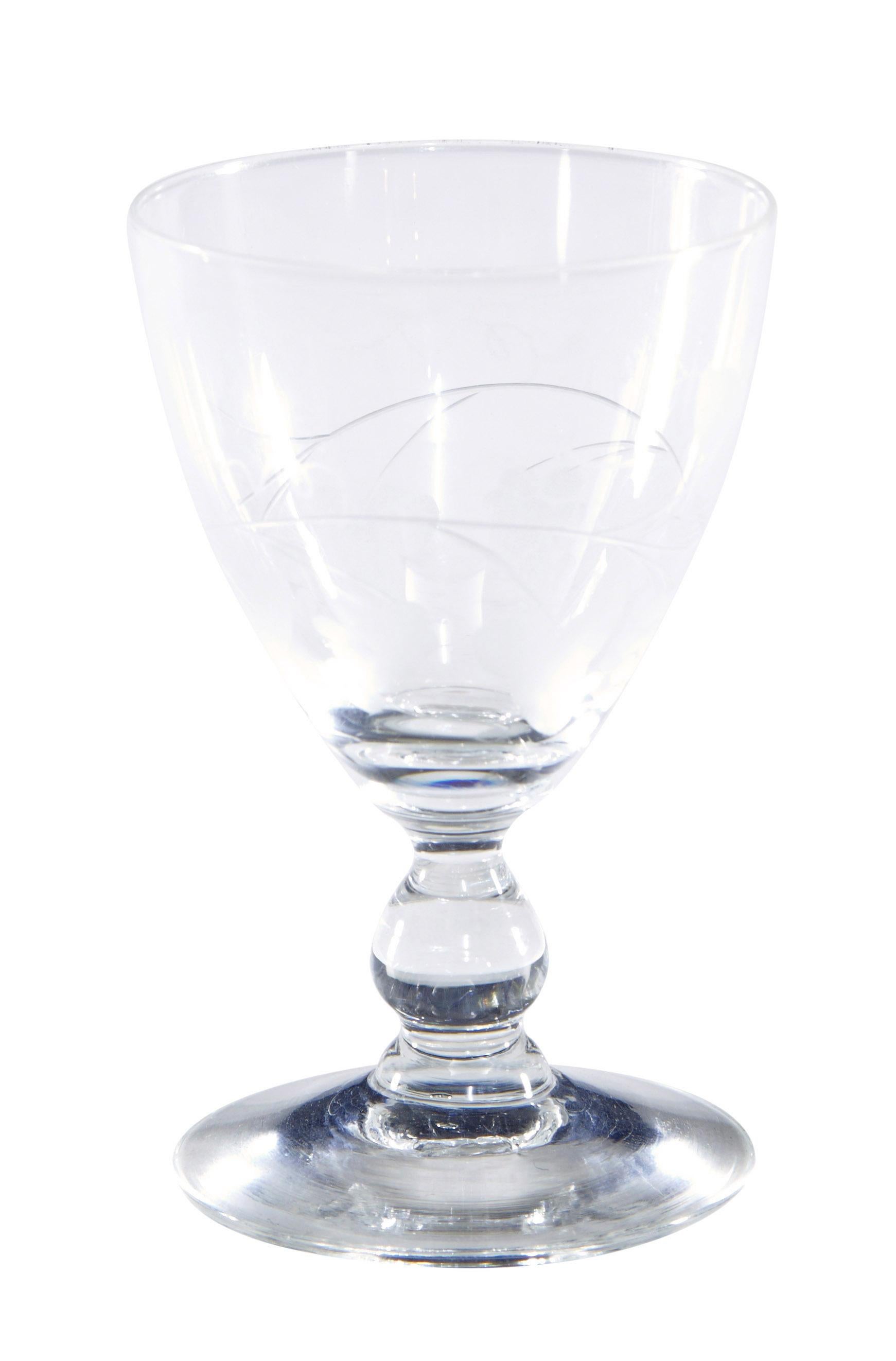 Eine schöne Sammlung von Riihimaki Savoy Gläsern aus den 1930er Jahren mit geätztem Wein (20. Jahrhundert) im Angebot