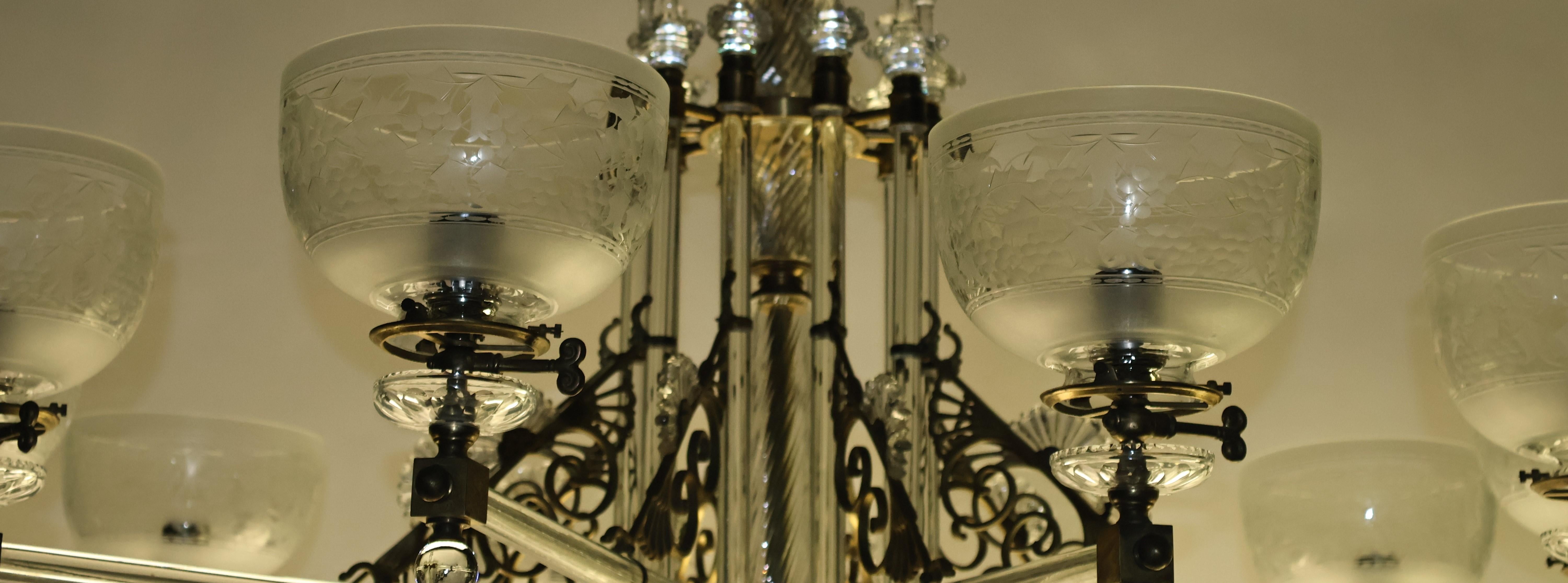 French A Fine Crystal Chandelier 10 lights. England, circa 1900. For Sale