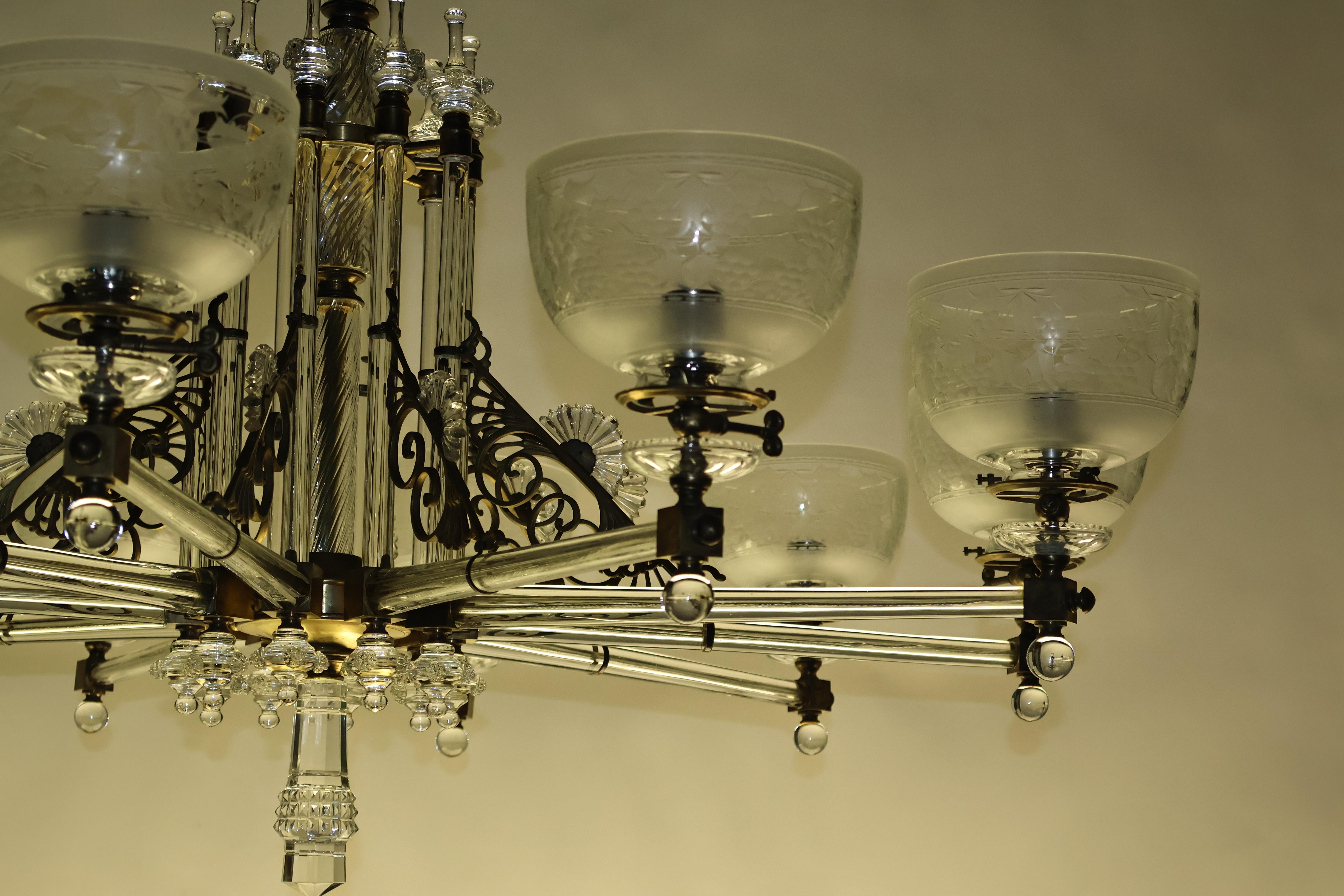 Early 20th Century A Fine Crystal Chandelier 10 lights. England, circa 1900. For Sale