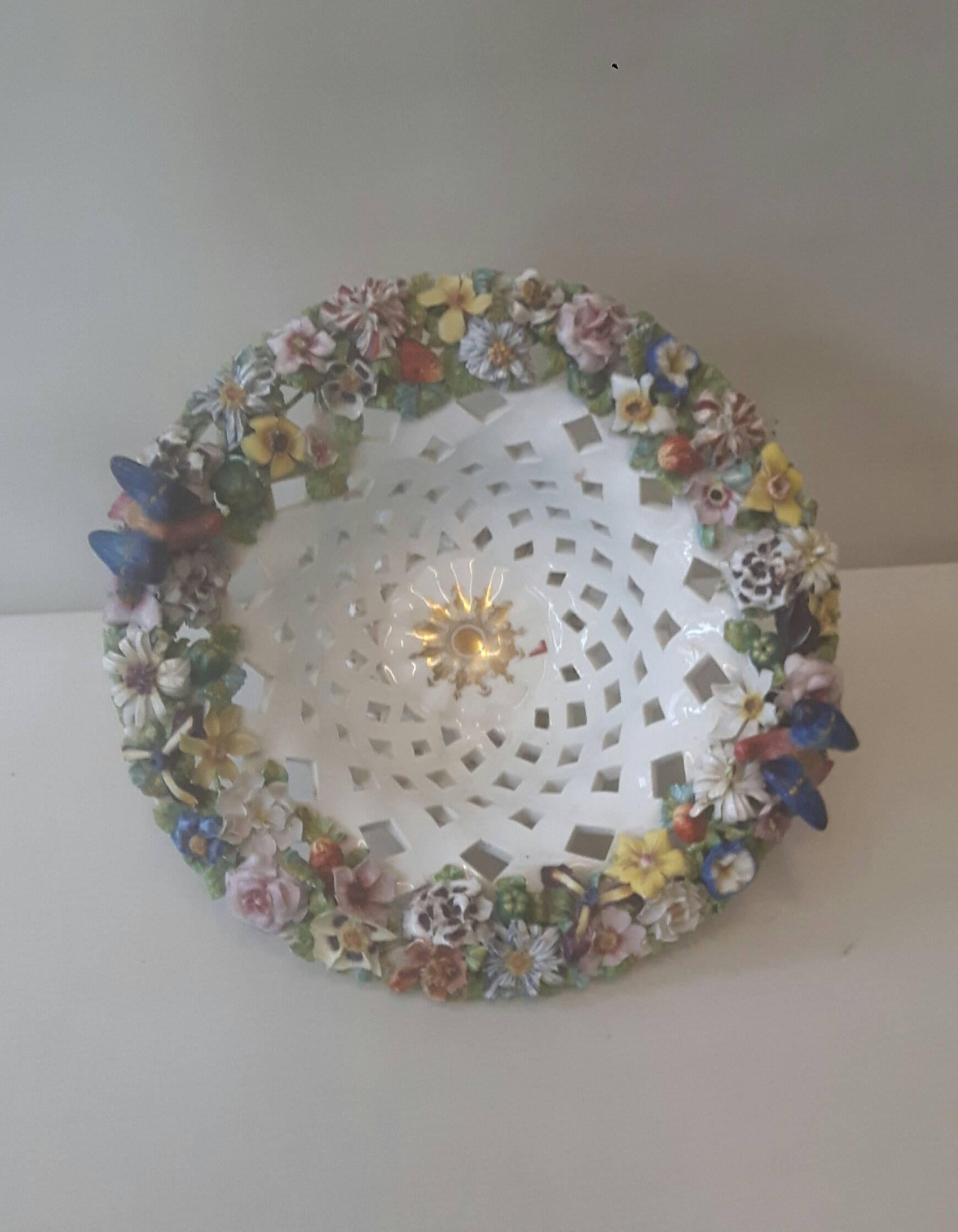 Fine Derby Flower Encrusted Basket In Excellent Condition For Sale In London, GB