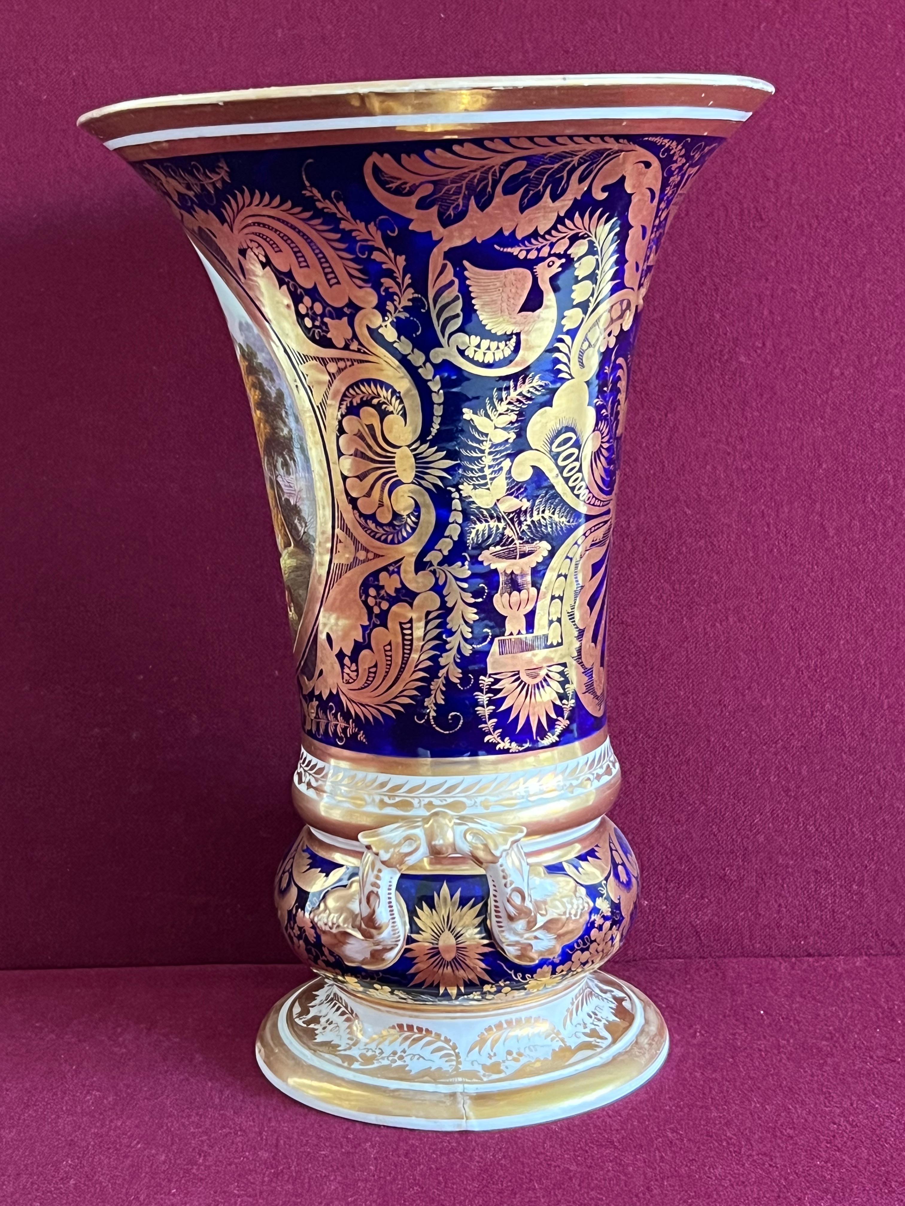 Britannique Un beau vase en porcelaine de Derby décoré à la manière de Brewer vers 1810 en vente