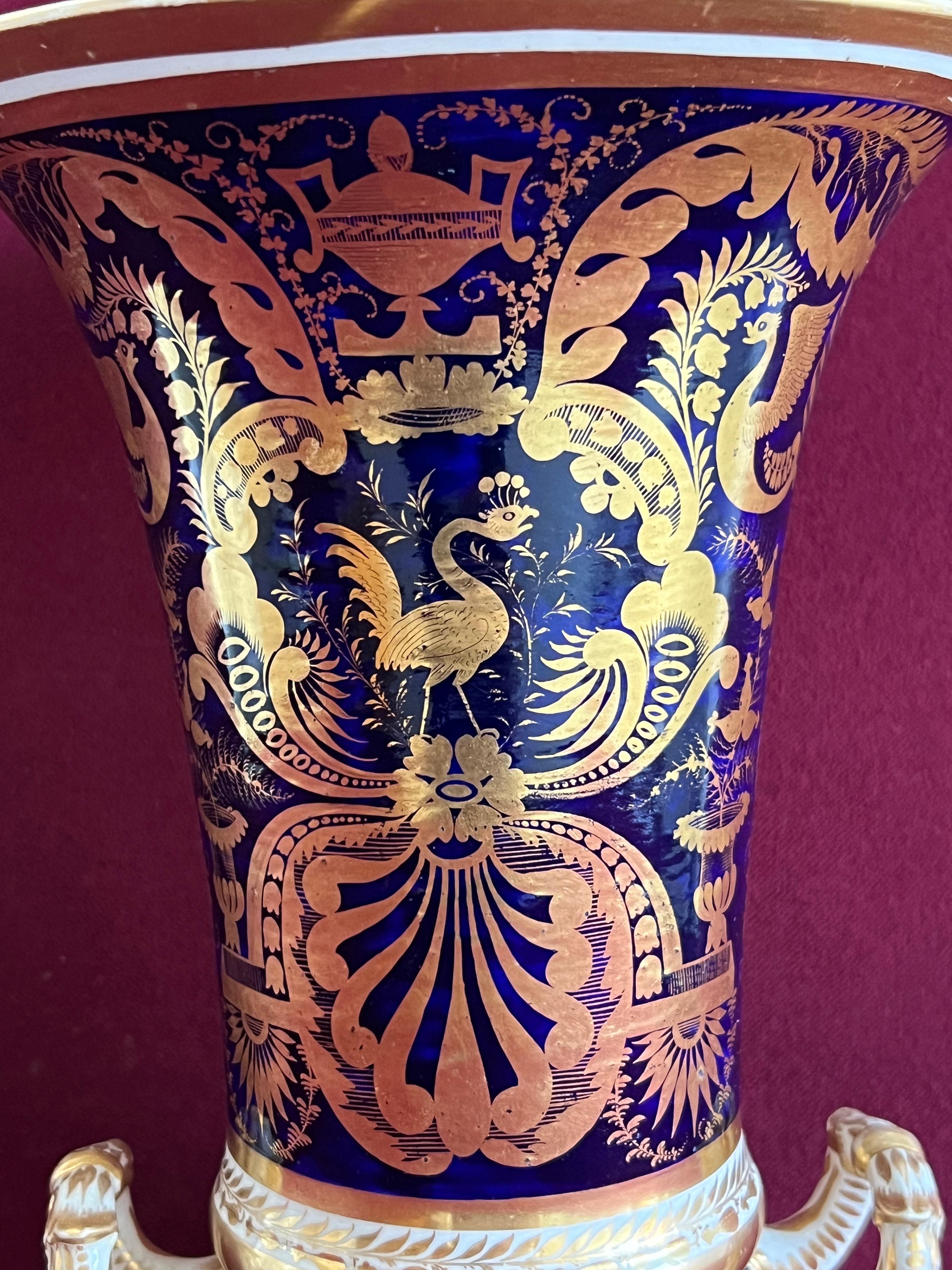 XIXe siècle Un beau vase en porcelaine de Derby décoré à la manière de Brewer vers 1810 en vente