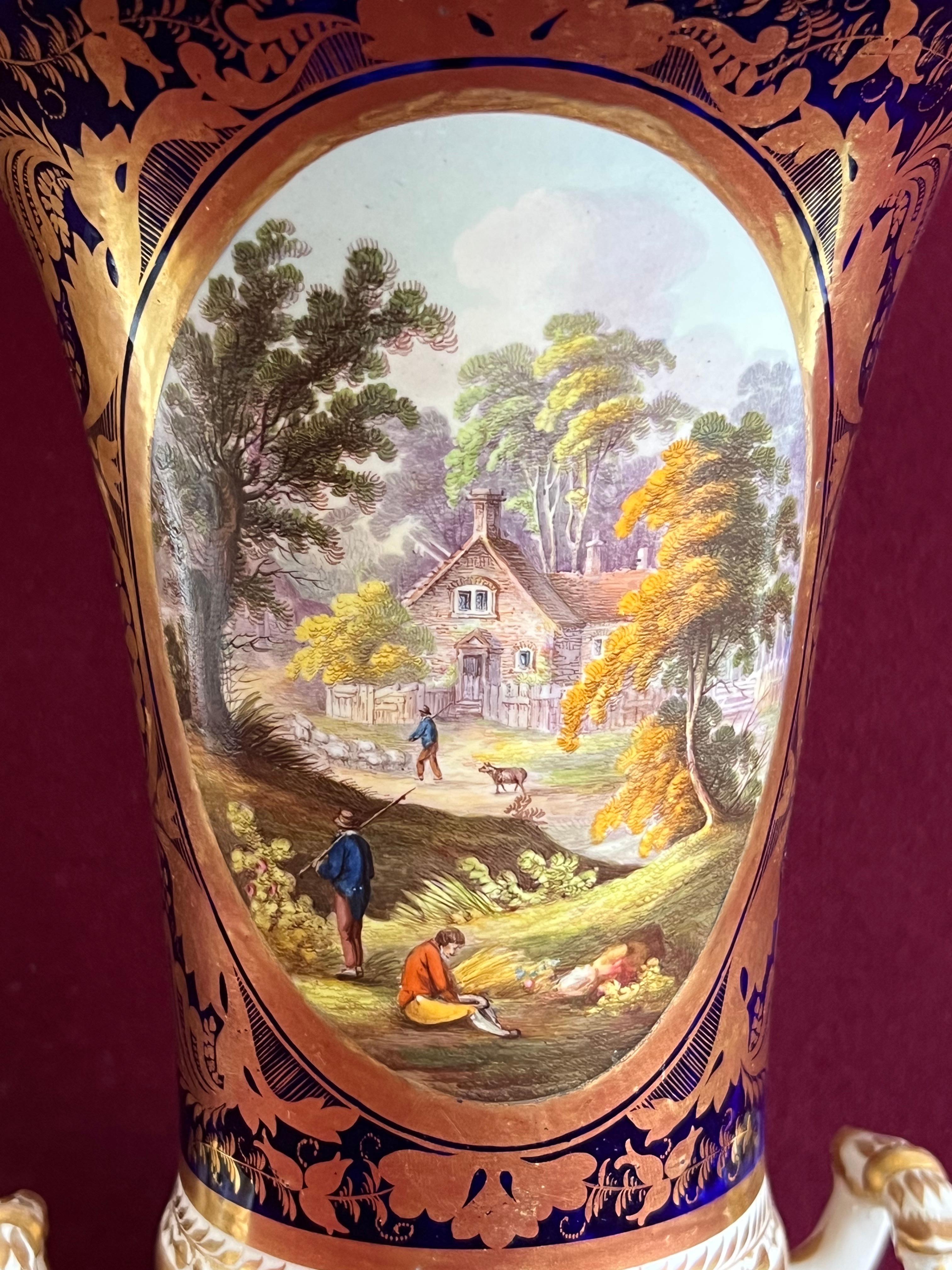 Porcelaine Un beau vase en porcelaine de Derby décoré à la manière de Brewer vers 1810 en vente