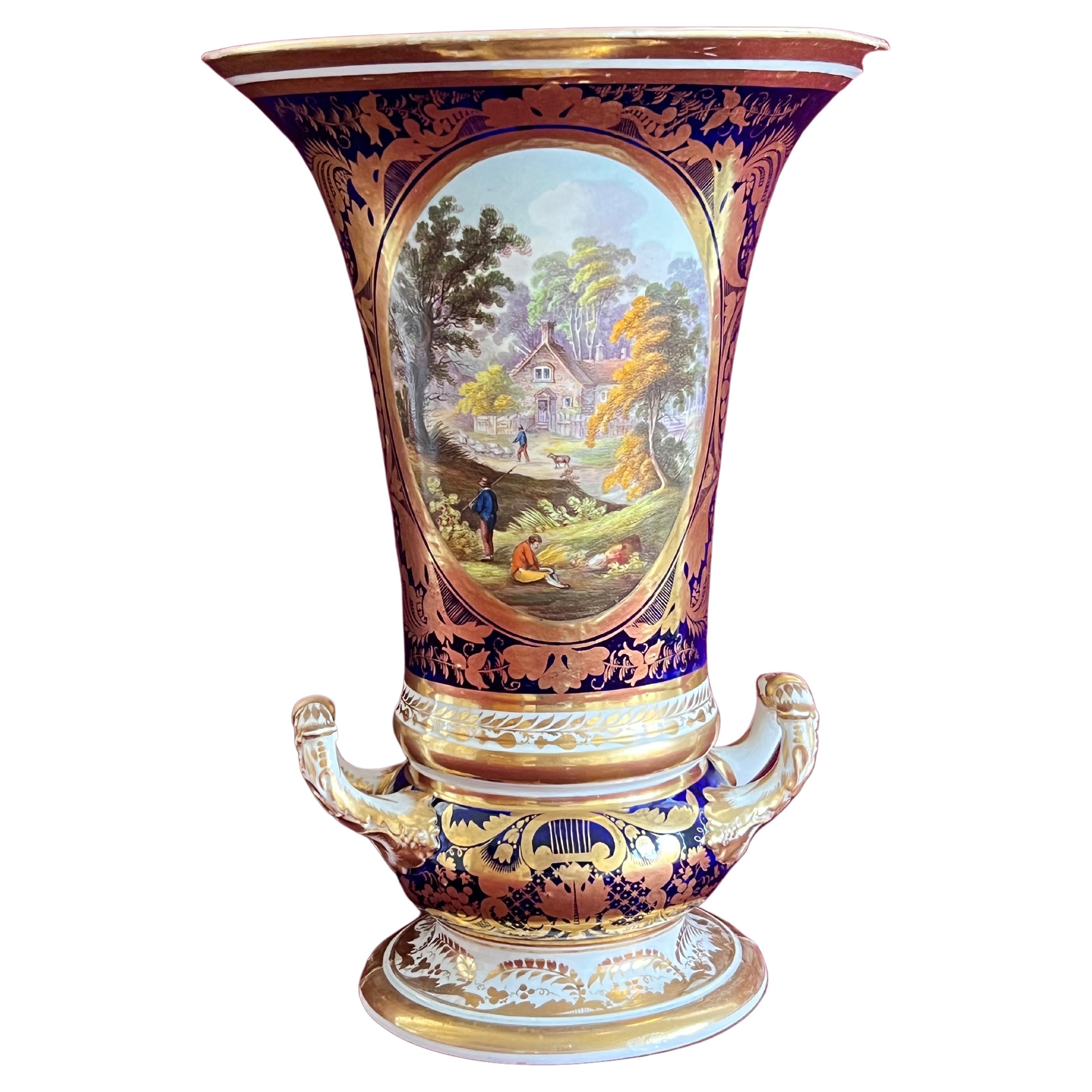 Un beau vase en porcelaine de Derby décoré à la manière de Brewer vers 1810 en vente
