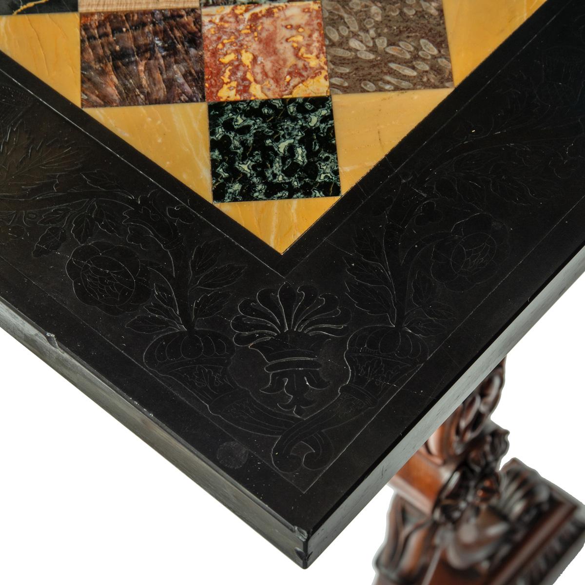 Marbre Table à spécimens en marbre noir du Derbyshire en vente