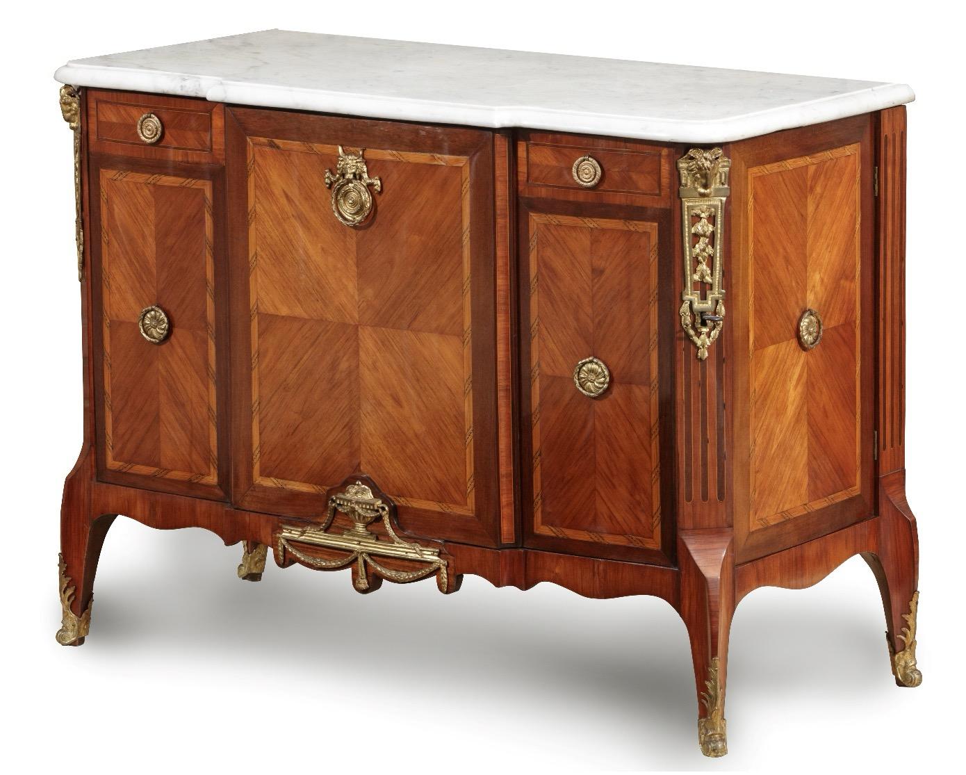Veneer A fine Dutch Commode attr. to the workshop of Matthijs Horrix, circa 1770-1780 For Sale