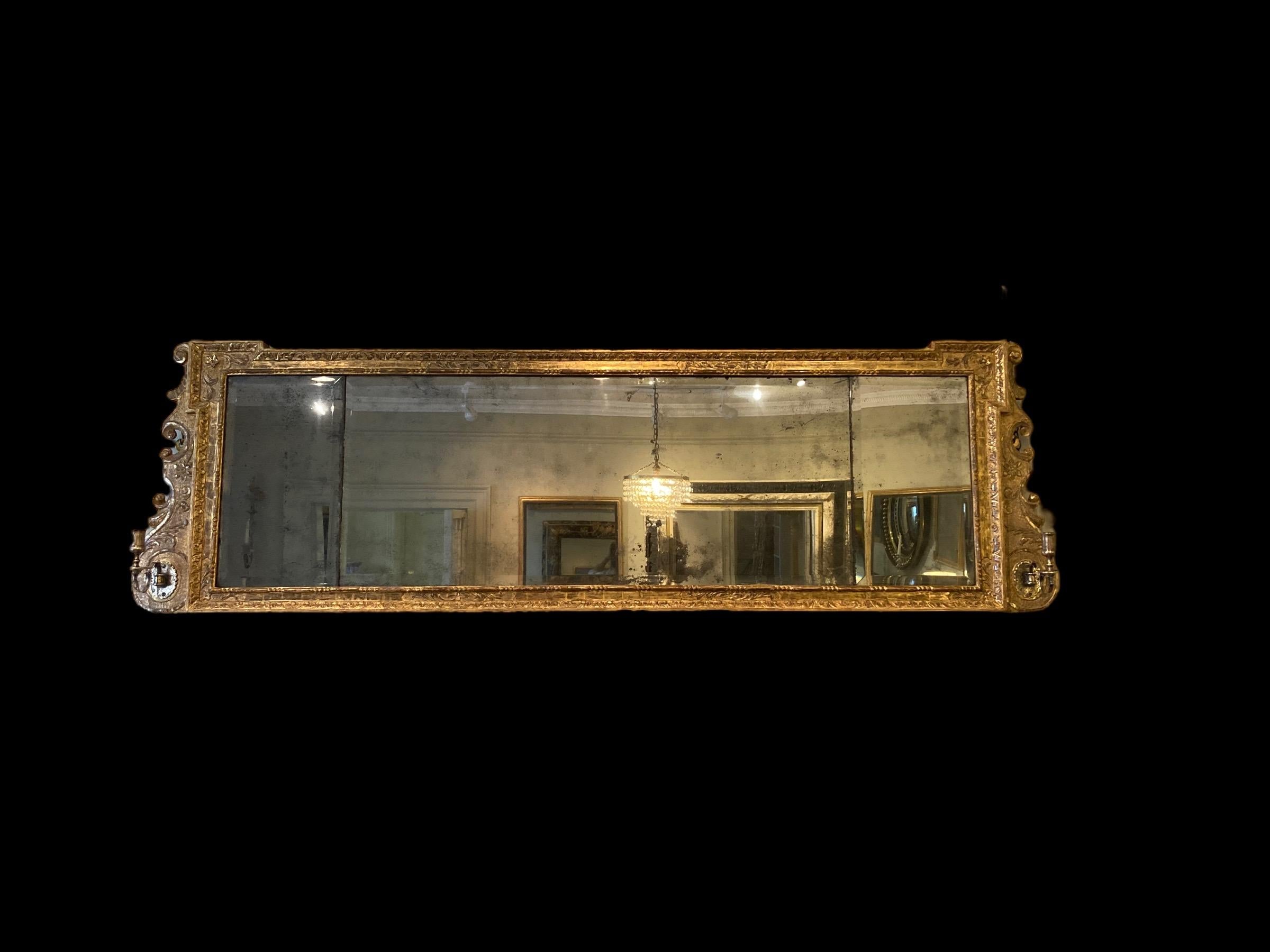A fine early 18th C triple-plate George II carved giltwood framed overmantle In Excellent Condition For Sale In Reepham, GB