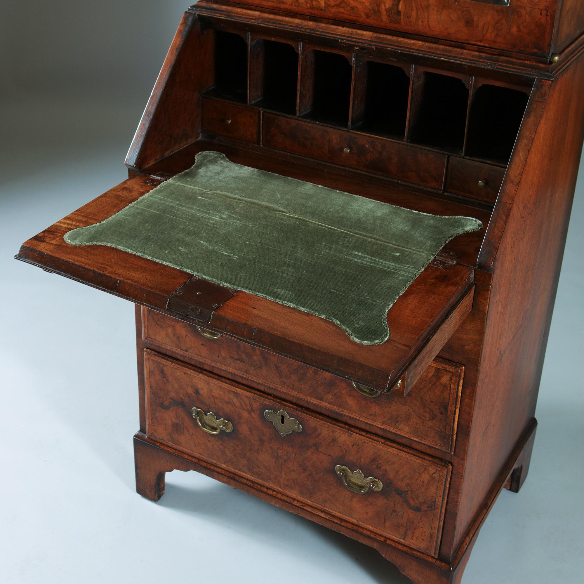 A Fine Early 18th Century George I Burr Walnut Bureau Bookcase, Circa 1715 In Good Condition For Sale In Oxfordshire, United Kingdom