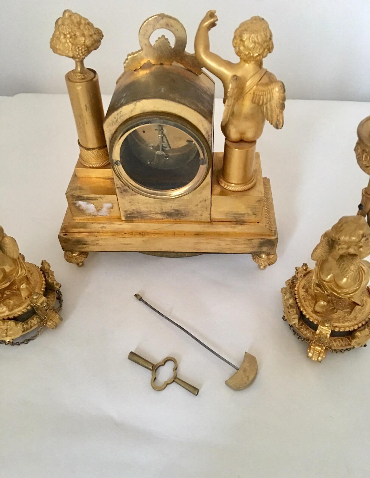 Fine Early 19th Century French Empire Period Gilt Bronze Figural Set Clock For Sale 7
