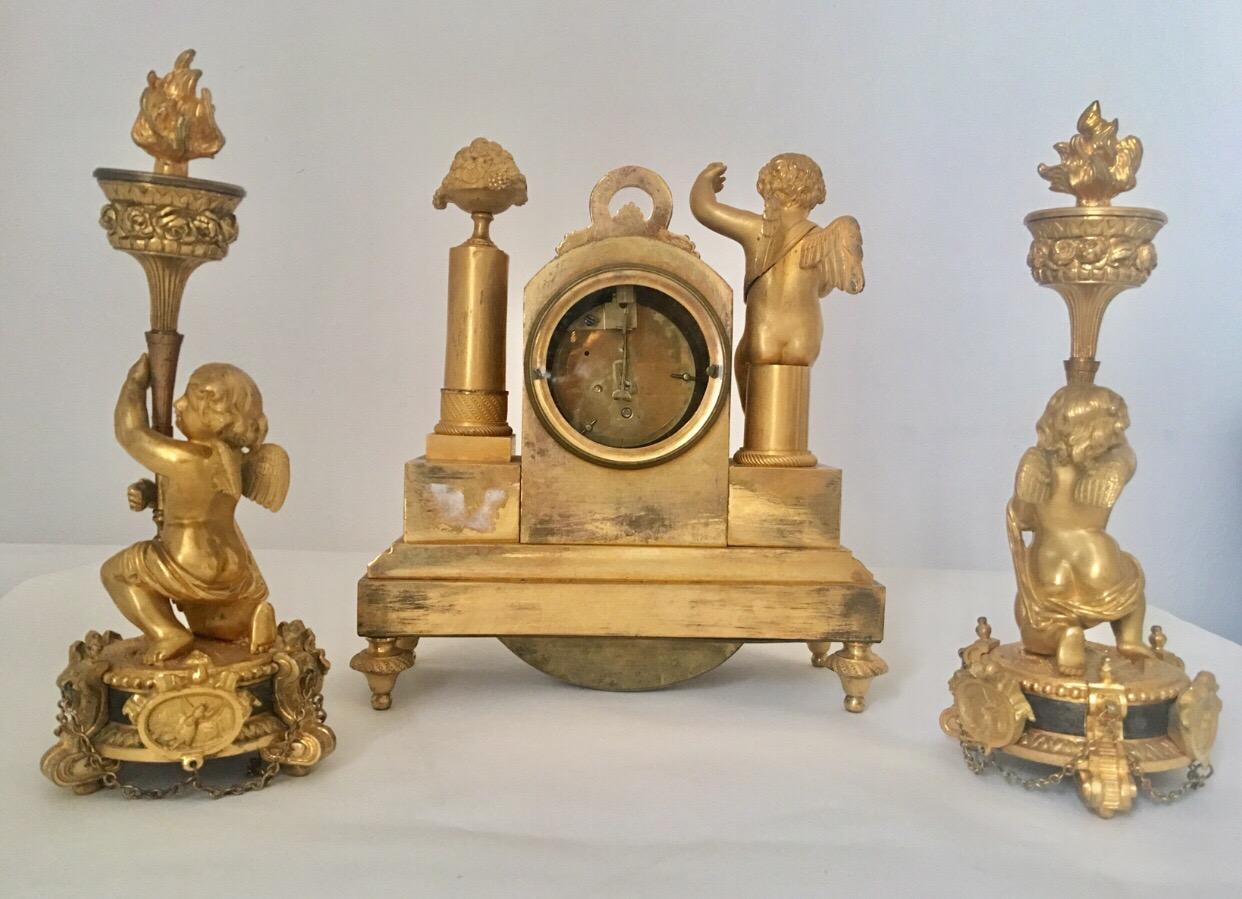 Fine Early 19th Century French Empire Period Gilt Bronze Figural Set Clock For Sale 3