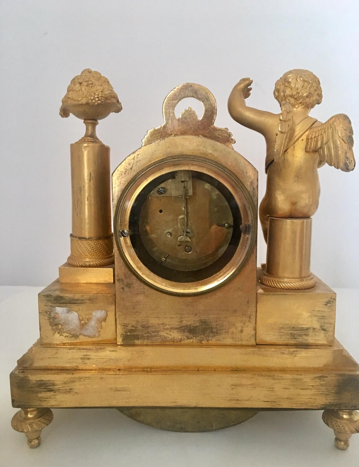 Fine Early 19th Century French Empire Period Gilt Bronze Figural Set Clock For Sale 4